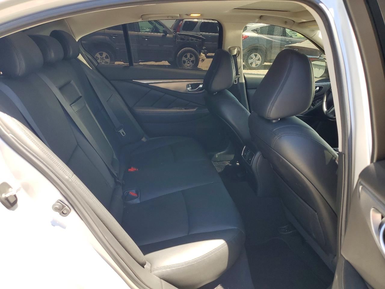 2015 Infiniti Q50 Base Серебряный vin: JN1BV7AP4FM345860