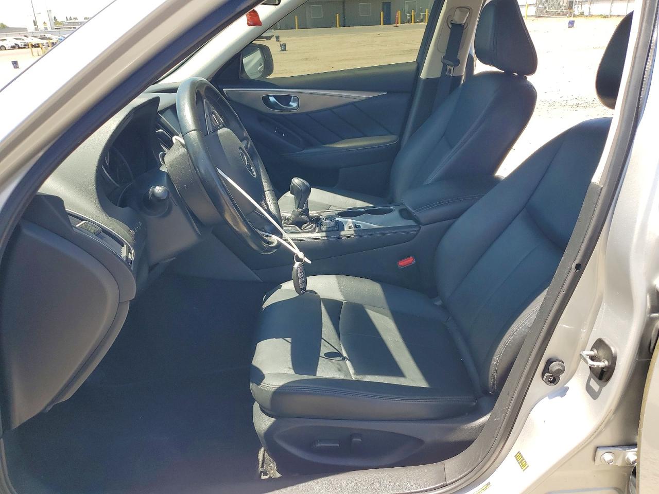 2015 Infiniti Q50 Base Серебряный vin: JN1BV7AP4FM345860