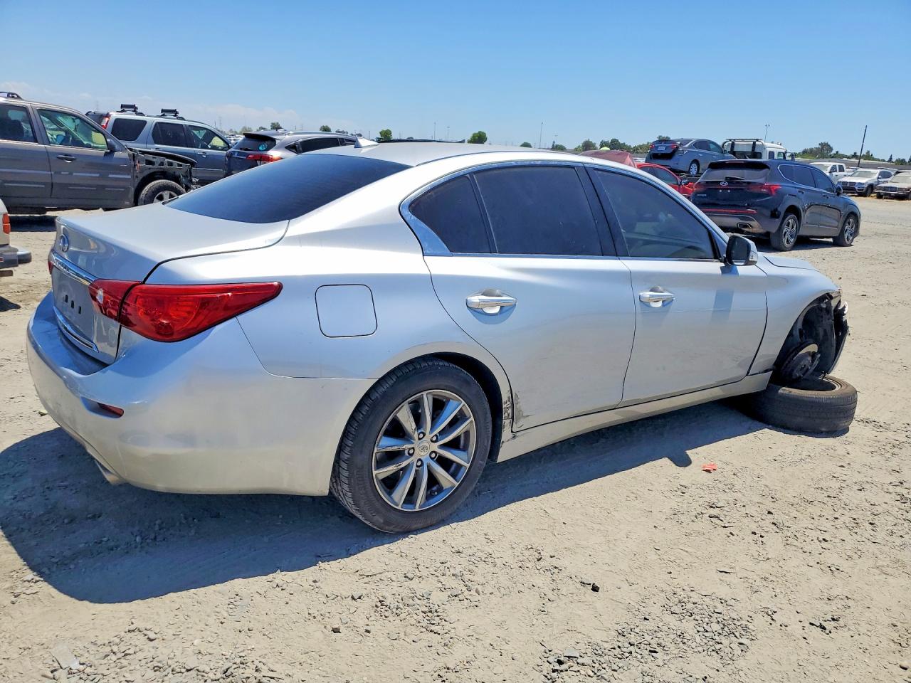2015 Infiniti Q50 Base Серебряный vin: JN1BV7AP4FM345860