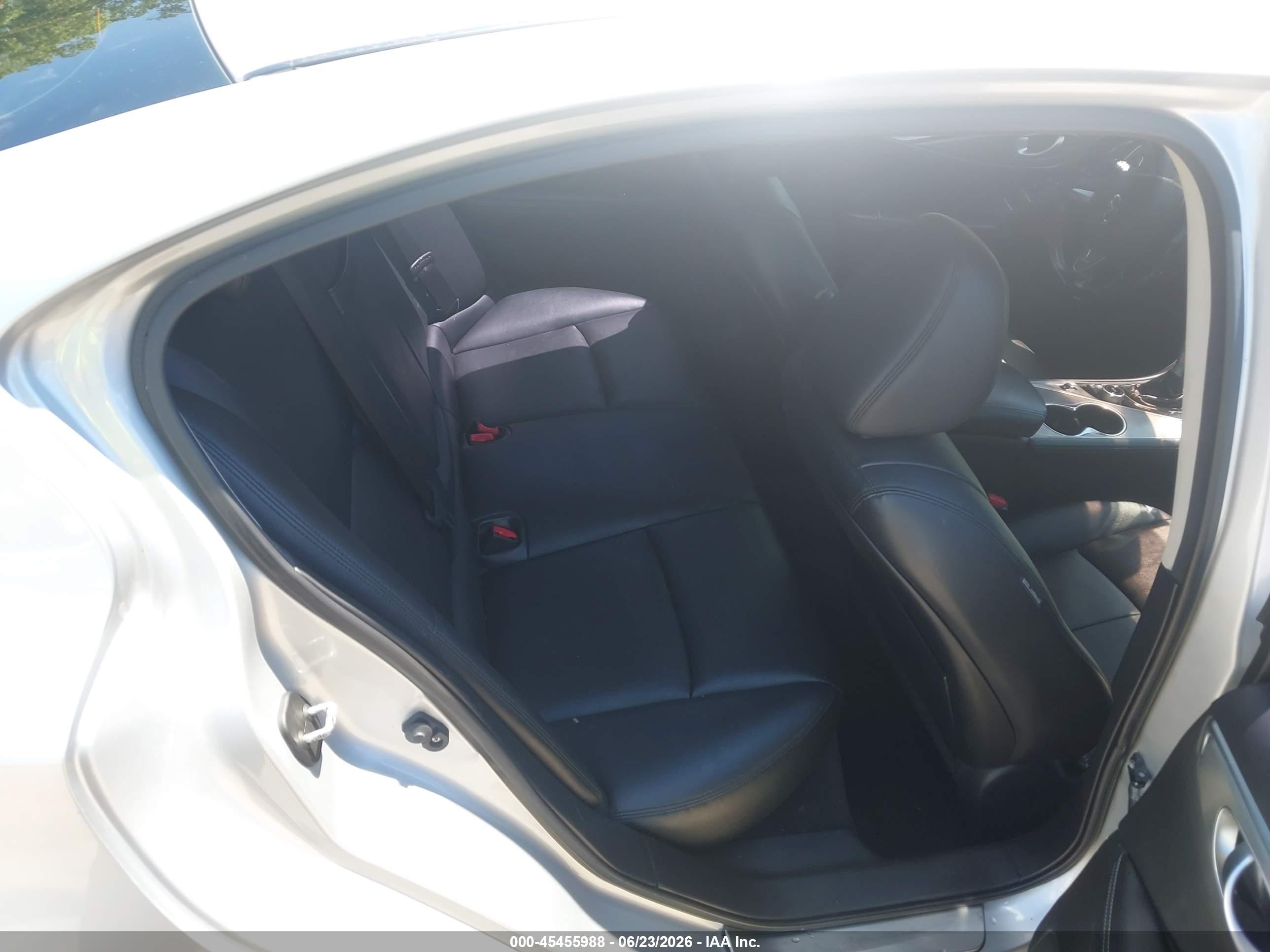 2014 Infiniti Q50 Premium Silver vin: JN1BV7AP5EM682584