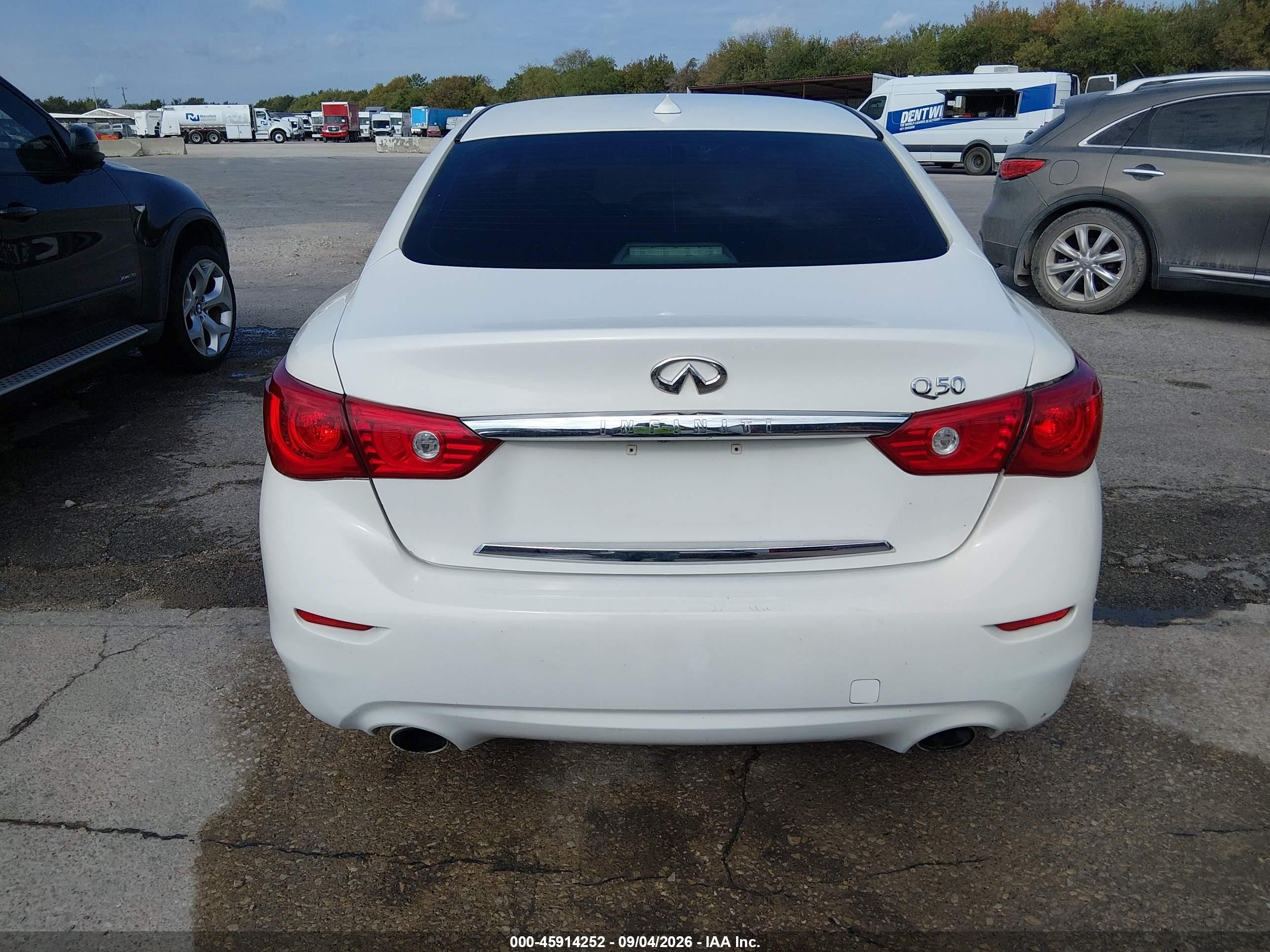 2015 Infiniti Q50 Premium Champagne vin: JN1BV7AP5FM335032