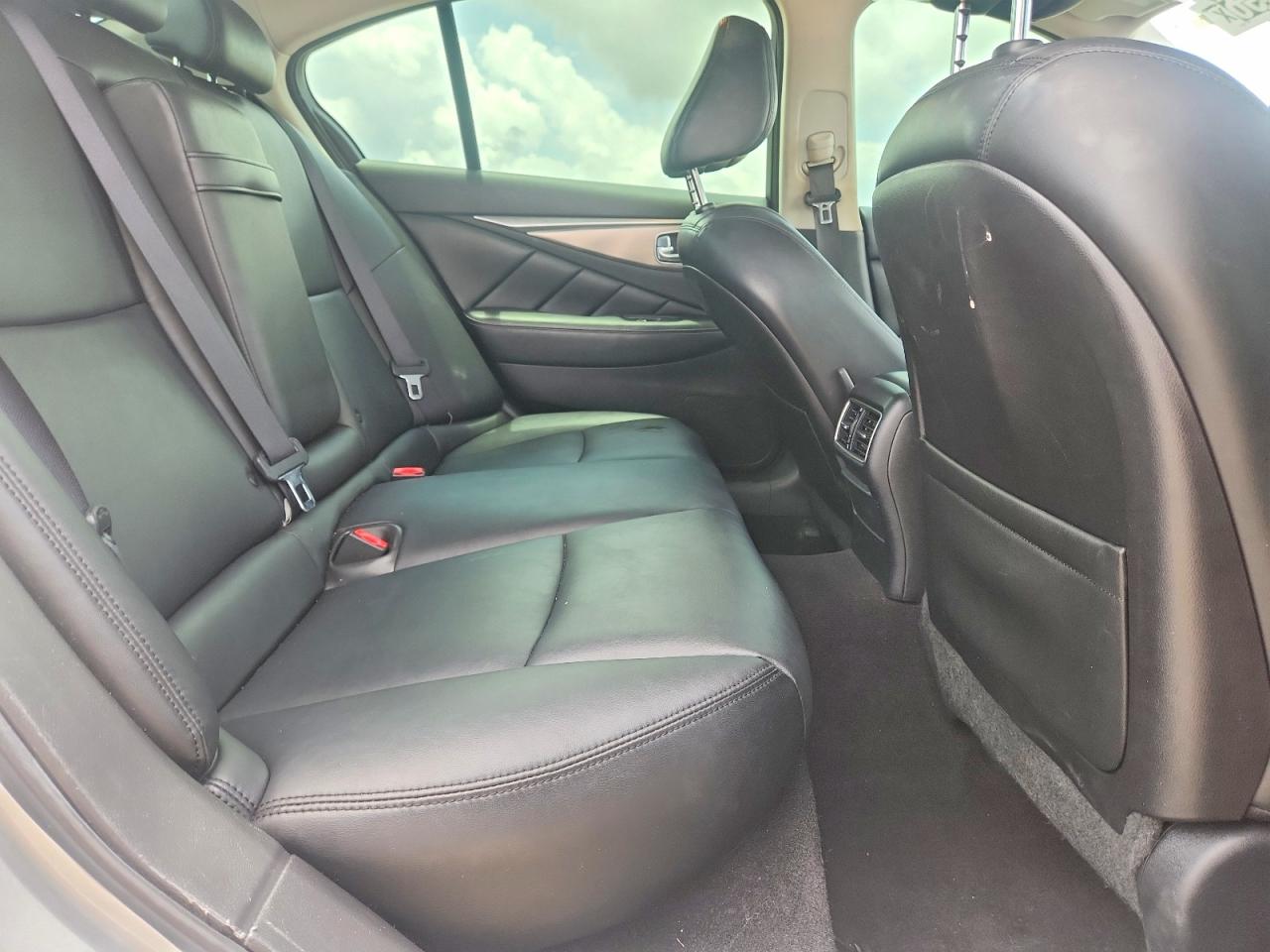2015 Infiniti Q50 Premium Серебряный vin: JN1BV7AP5FM336827