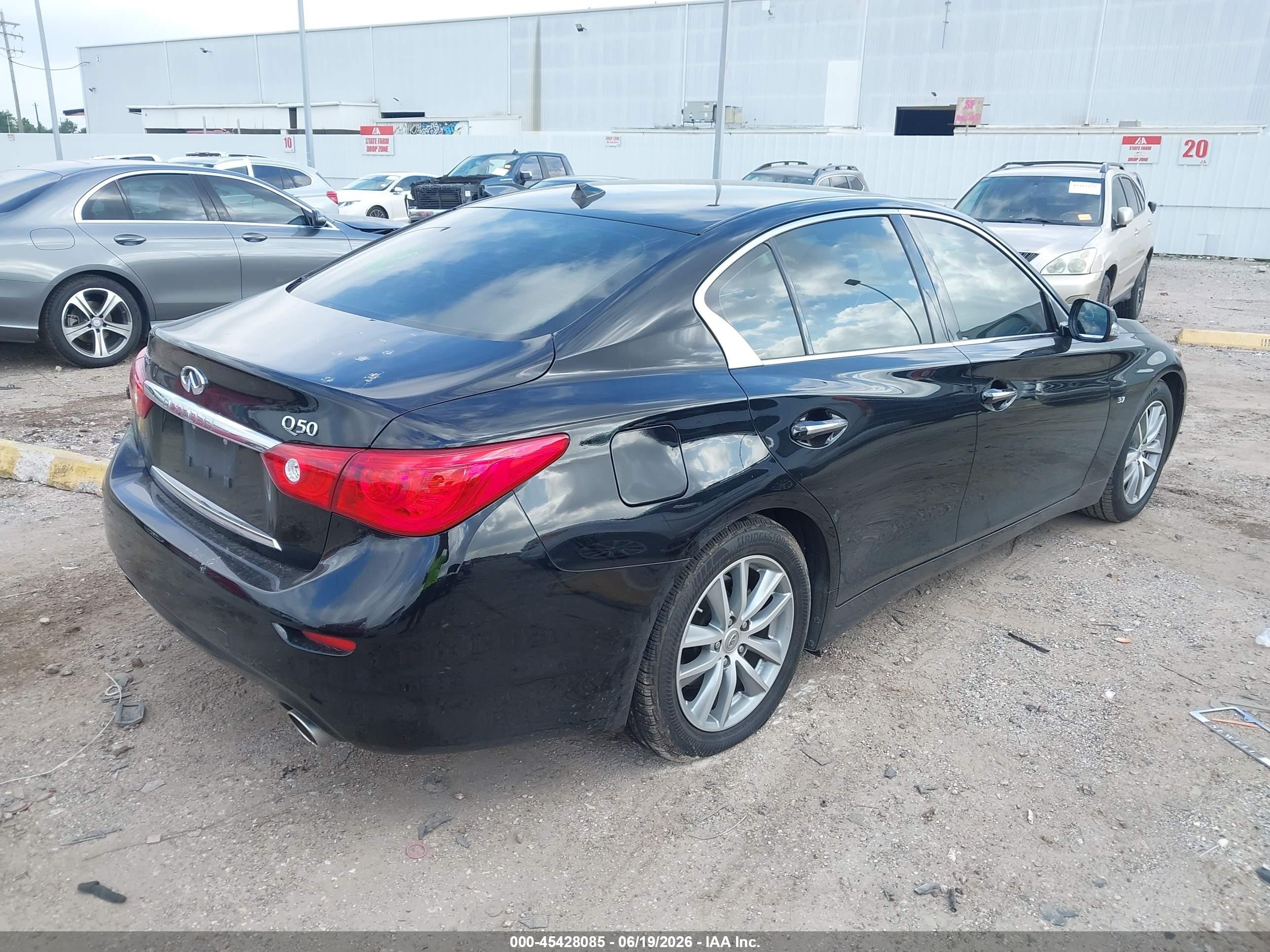 2015 Infiniti Q50 Premium Black vin: JN1BV7AP5FM345530