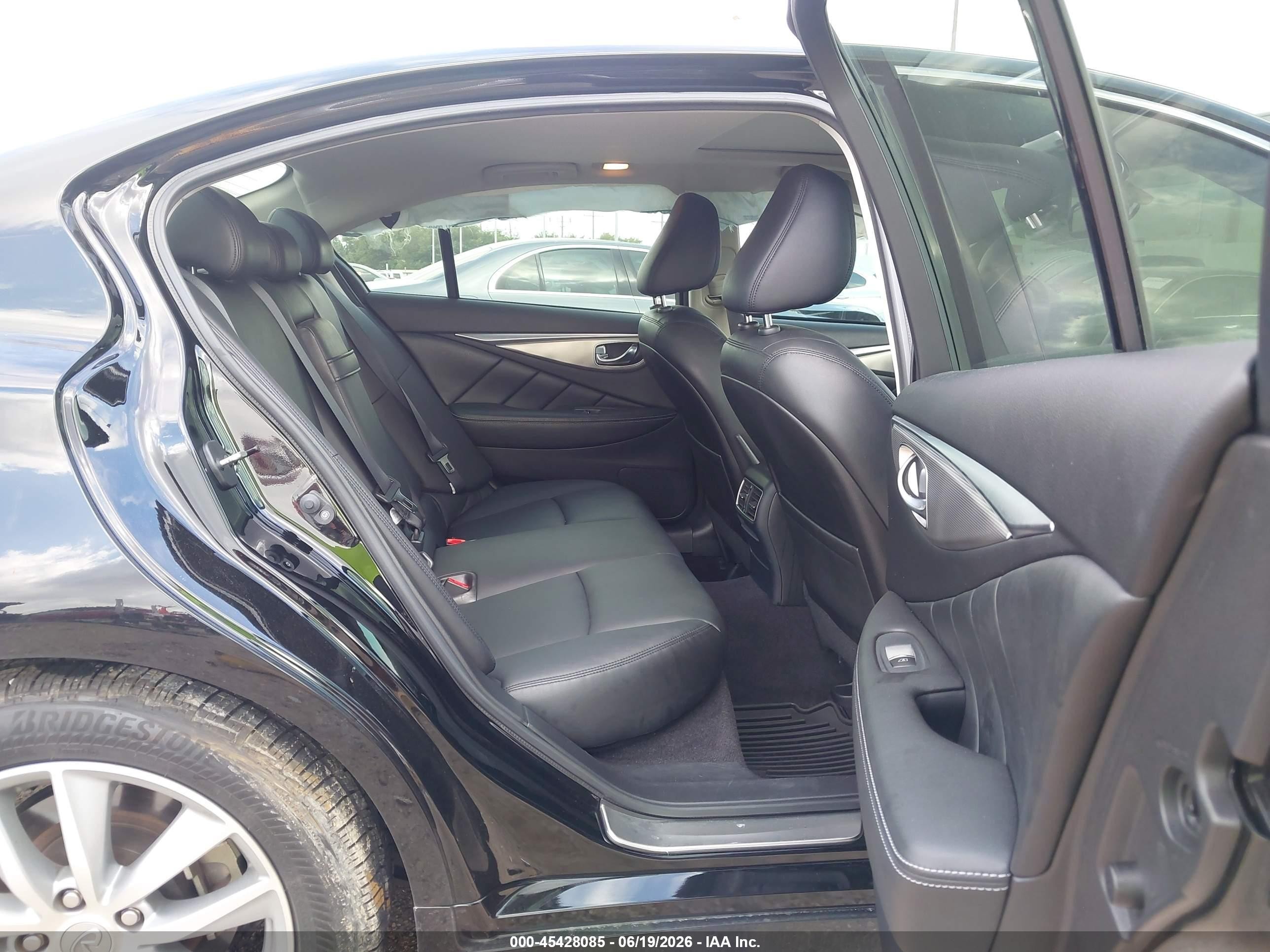 2015 Infiniti Q50 Premium Black vin: JN1BV7AP5FM345530