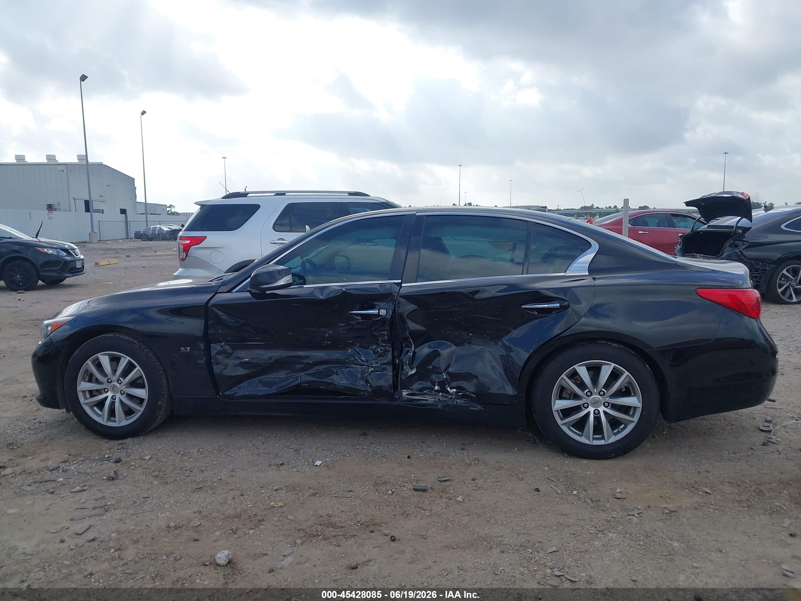 2015 Infiniti Q50 Premium Black vin: JN1BV7AP5FM345530