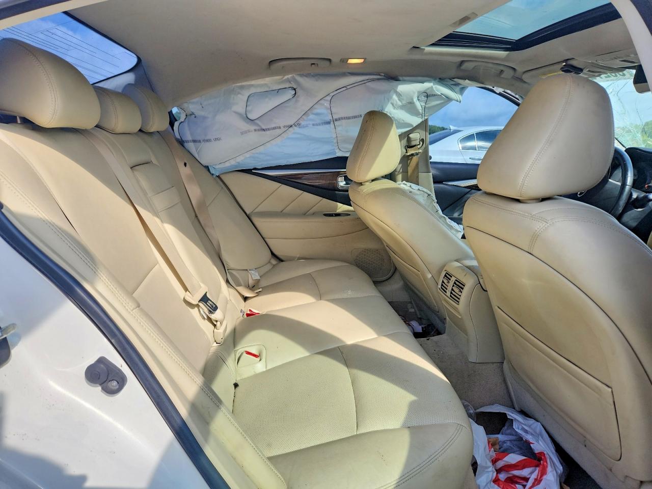 2015 Infiniti Q50 Premium White vin: JN1BV7AP5FM346497