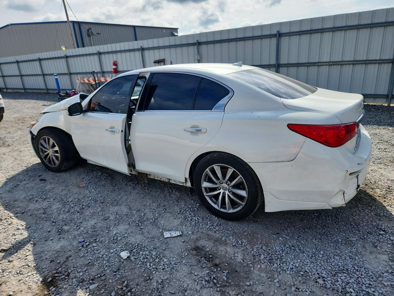 2015 Infiniti Q50 Premium White vin: JN1BV7AP5FM346497
