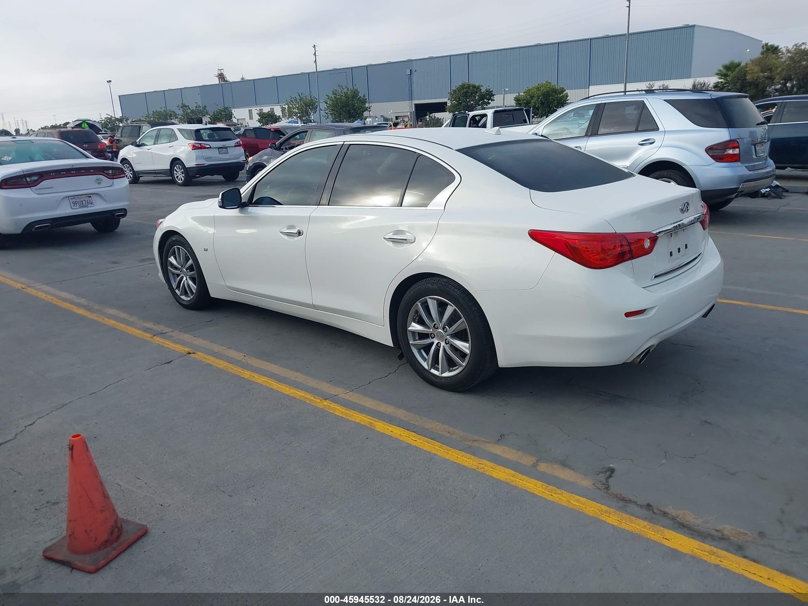 2015 Infiniti Q50   White vin: JN1BV7AP5FM352882