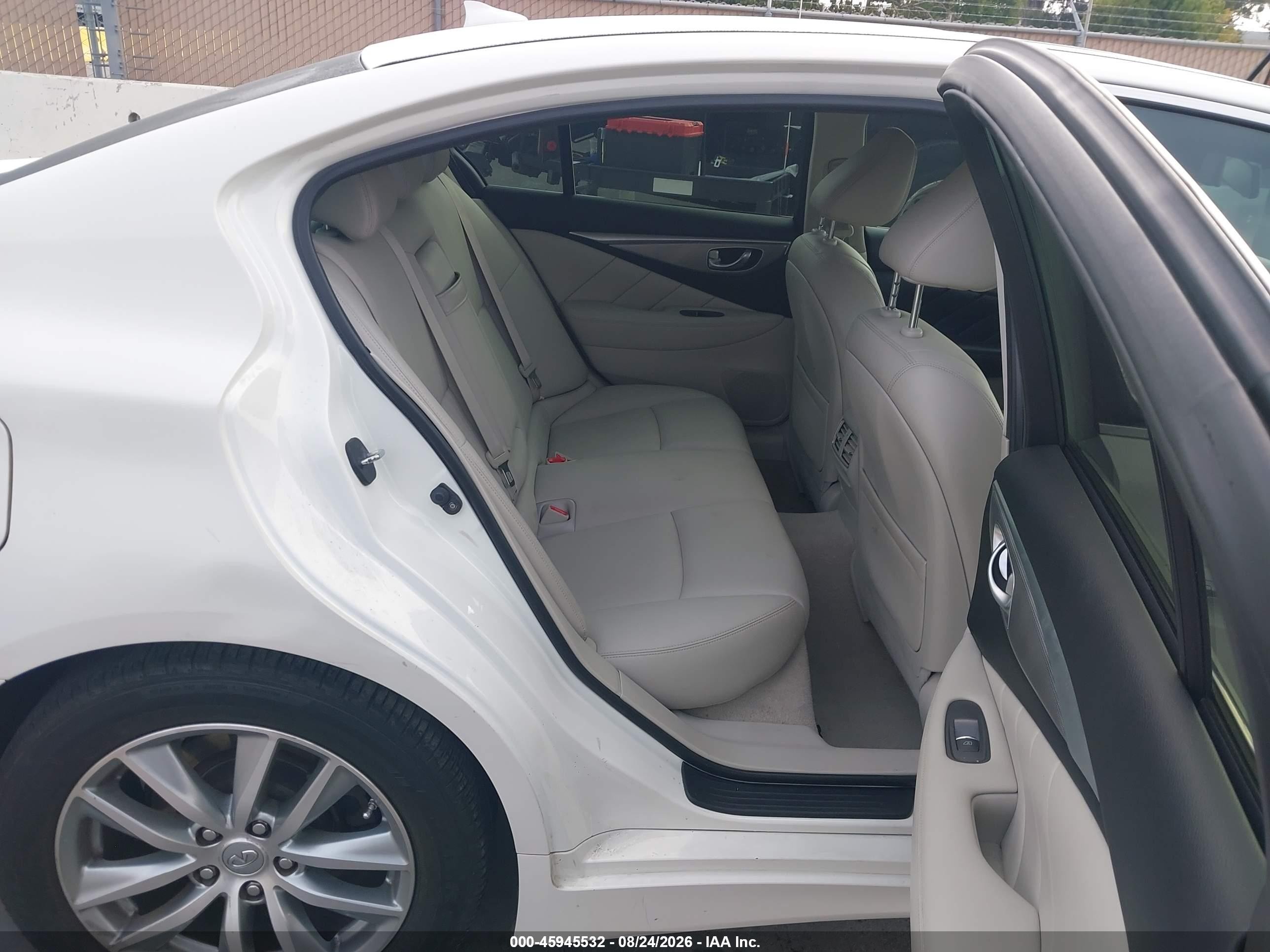 2015 Infiniti Q50   White vin: JN1BV7AP5FM352882