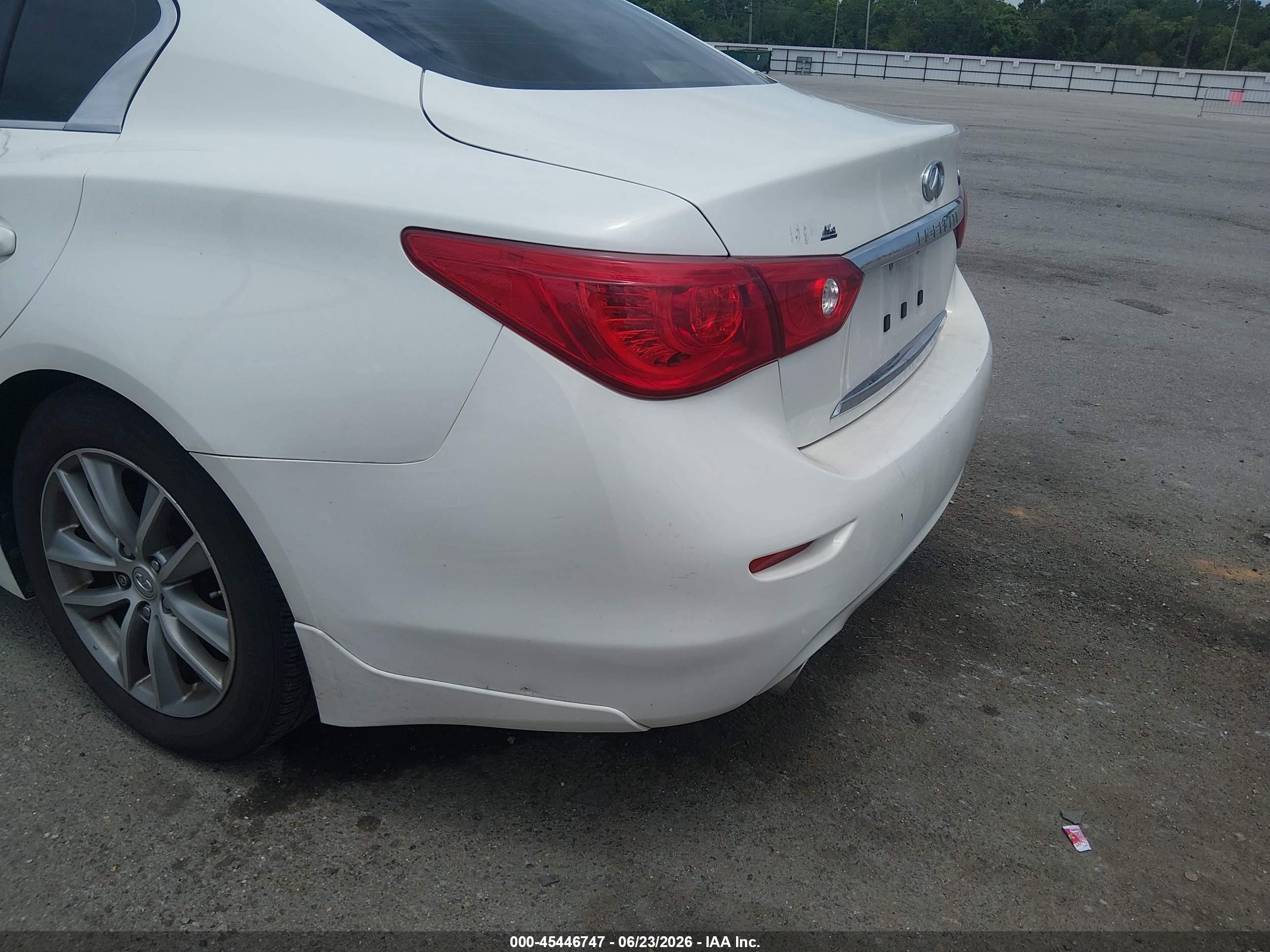 2014 Infiniti Q50 Premium White vin: JN1BV7AP6EM688832