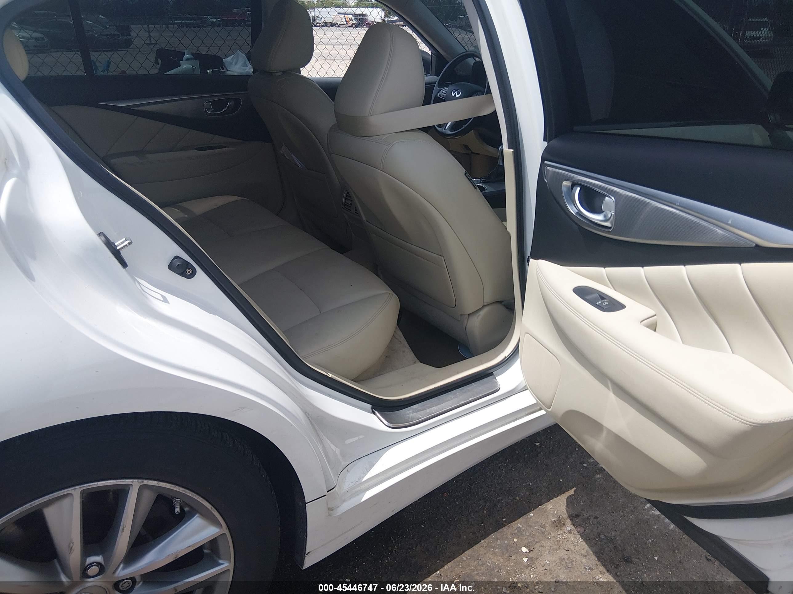 2014 Infiniti Q50 Premium White vin: JN1BV7AP6EM688832