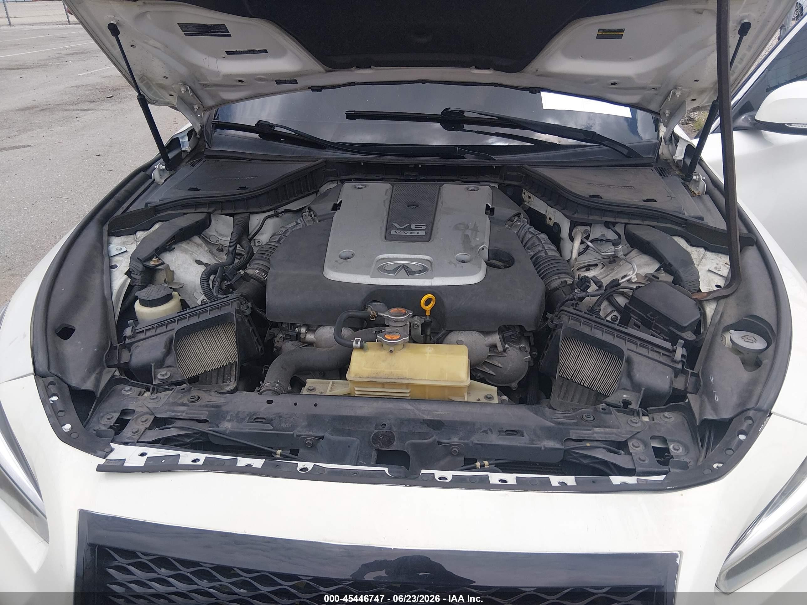2014 Infiniti Q50 Premium White vin: JN1BV7AP6EM688832