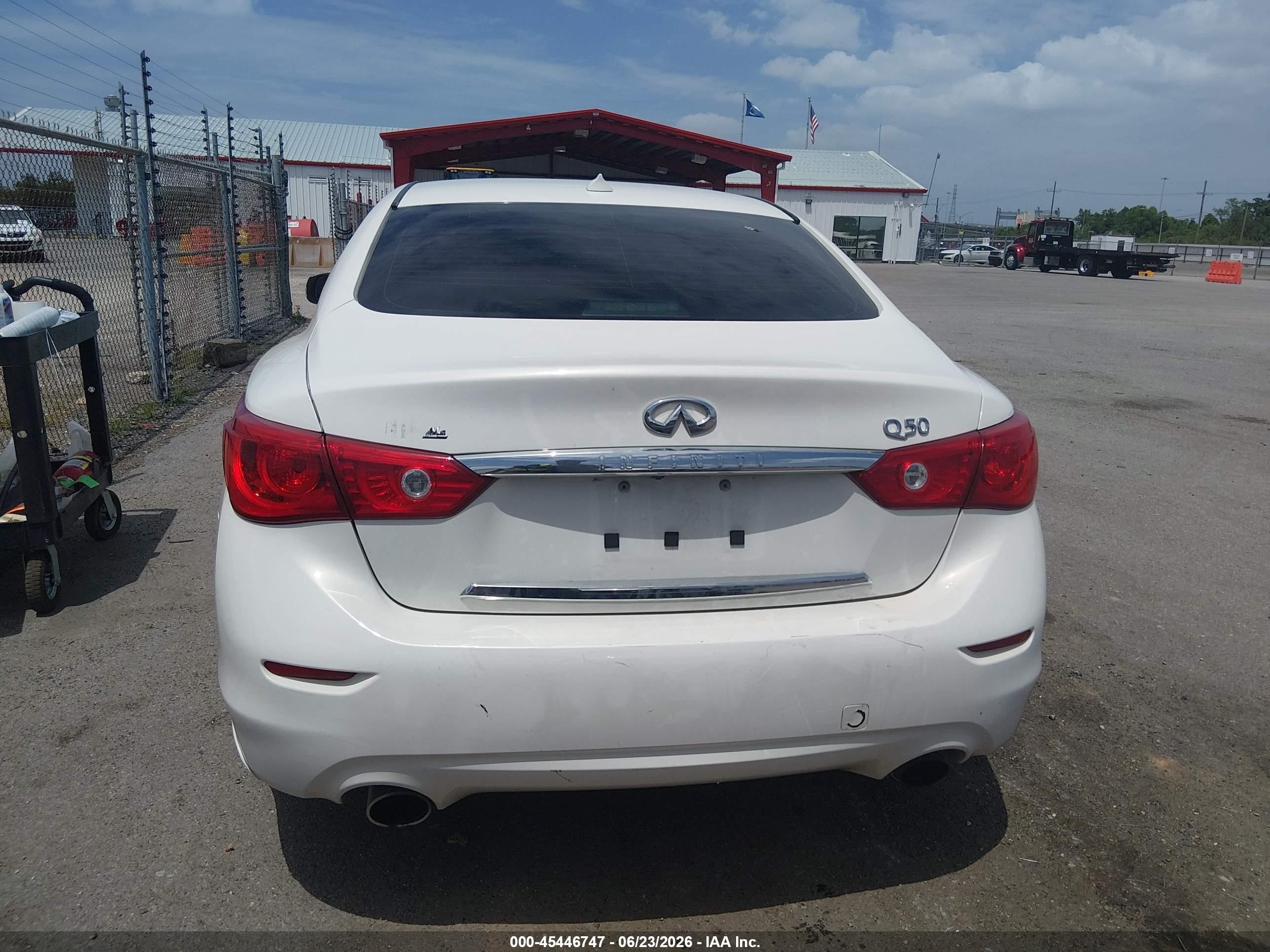 2014 Infiniti Q50 Premium White vin: JN1BV7AP6EM688832