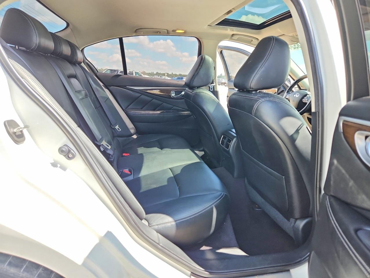 2015 Infiniti Q50 White vin: JN1BV7AP6FM349263