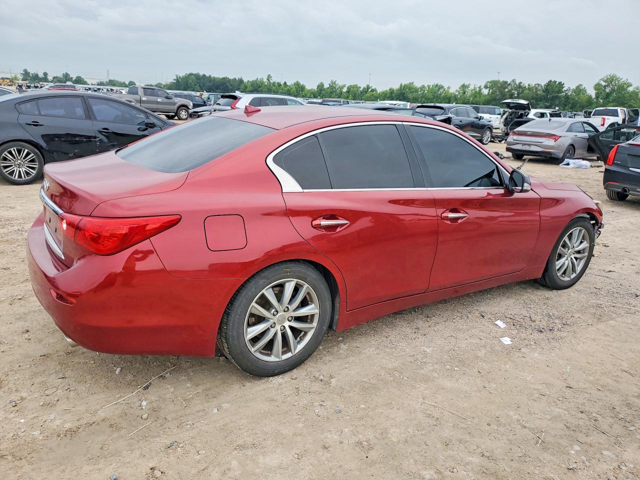 2014 Infiniti Q50 Base Red vin: JN1BV7AP7EM672932