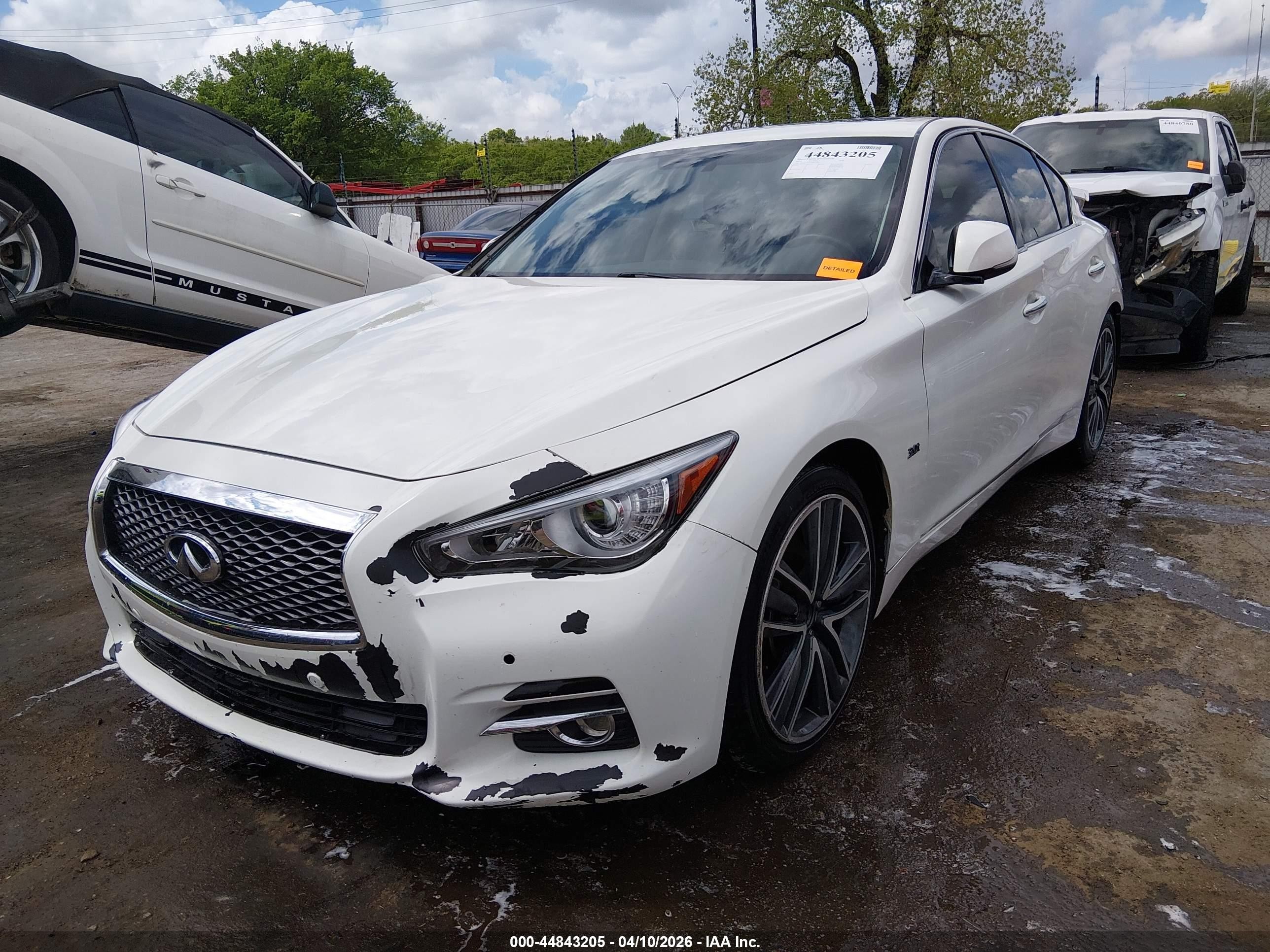 2014 Infiniti Q50 Premium Белый vin: JN1BV7AP7EM673918