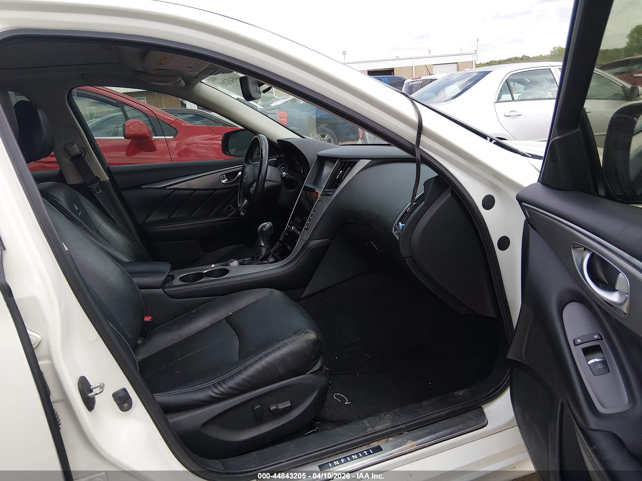 2014 Infiniti Q50 Premium Белый vin: JN1BV7AP7EM673918