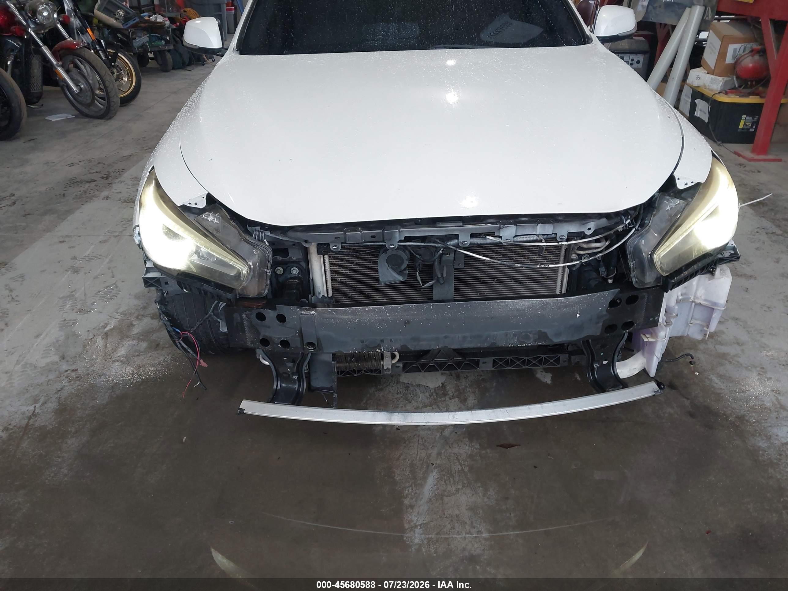 2014 Infiniti Q50 Белый vin: JN1BV7AP7EM674034