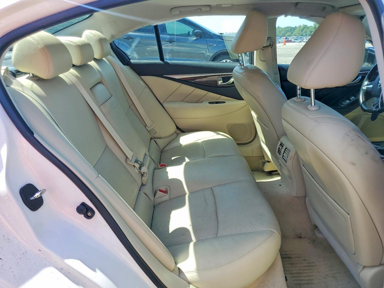2014 Infiniti Q50 Base White vin: JN1BV7AP7EM674938