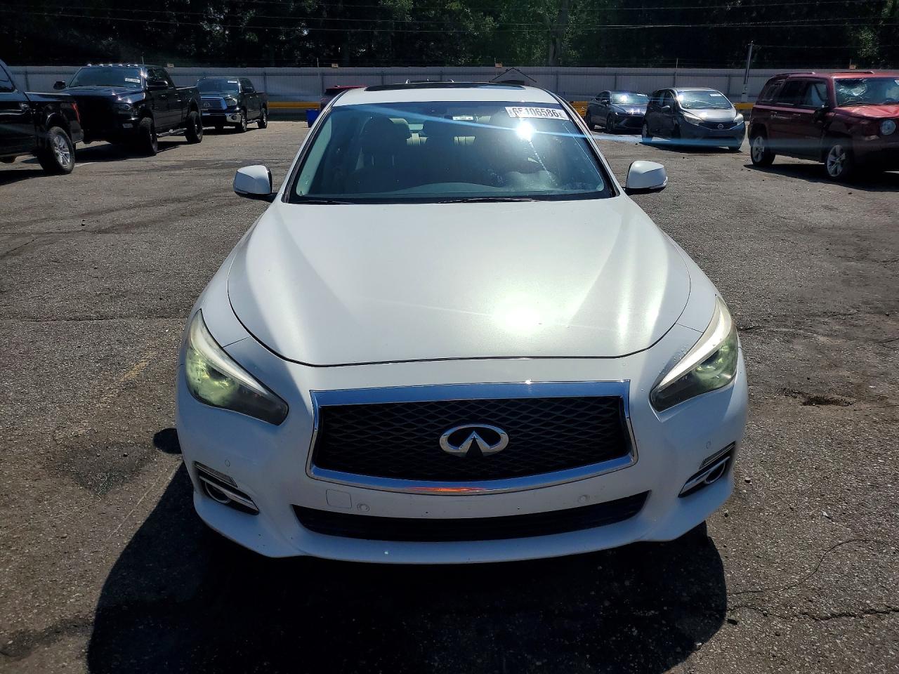 2014 Infiniti Q50 Base White vin: JN1BV7AP7EM674938