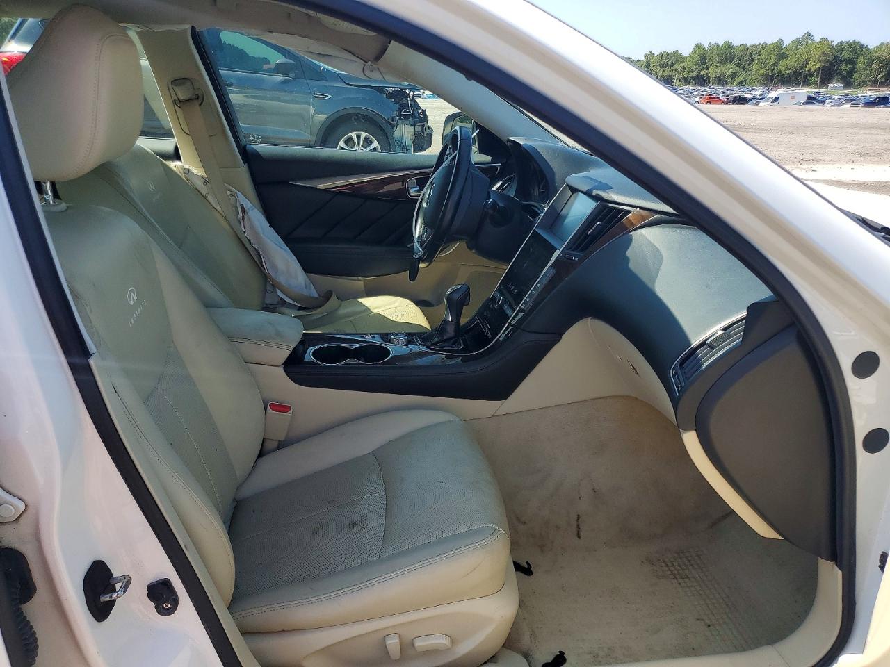 2014 Infiniti Q50 Base White vin: JN1BV7AP7EM674938
