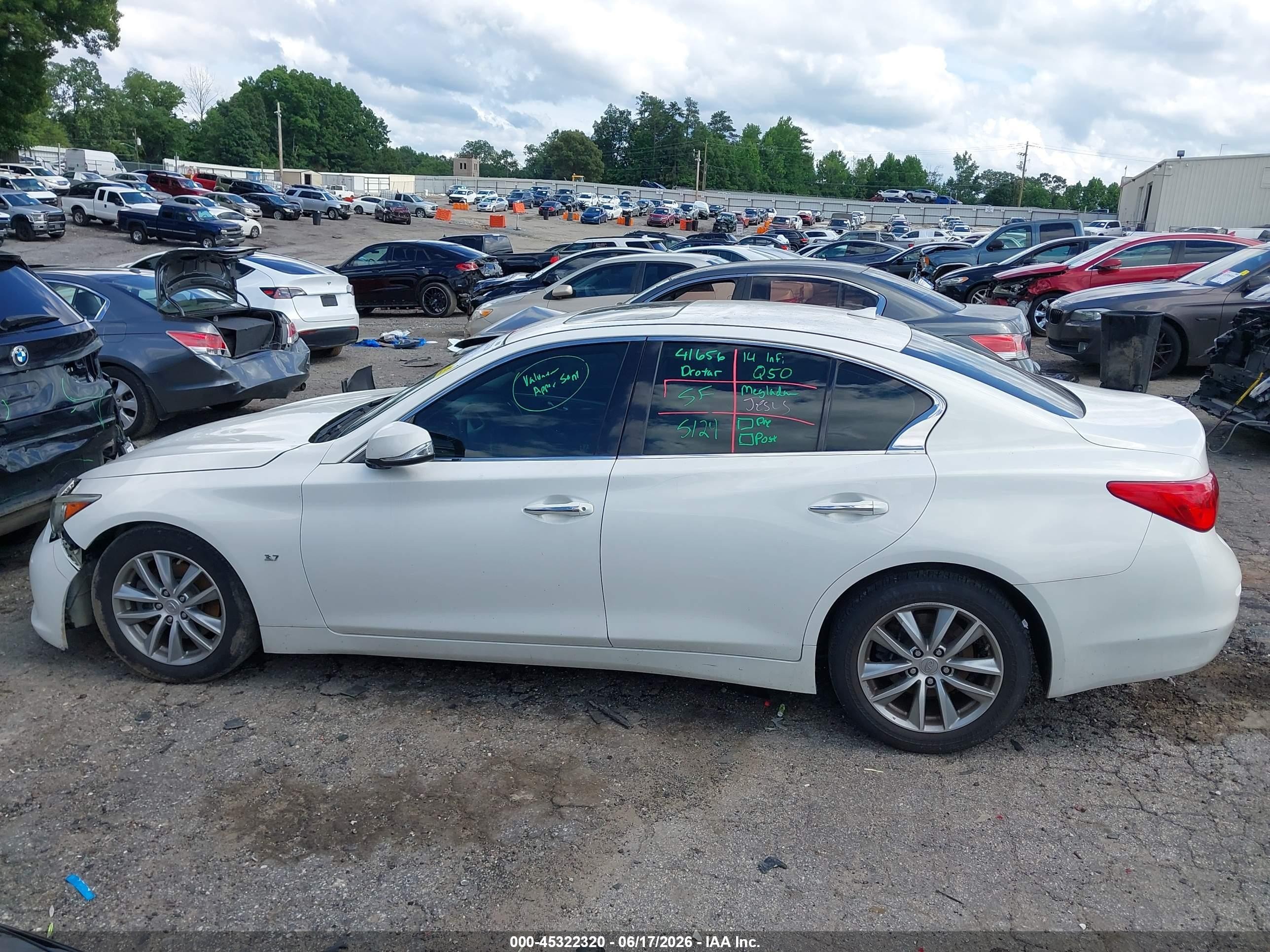 2014 Infiniti Q50 White vin: JN1BV7AP7EM688385