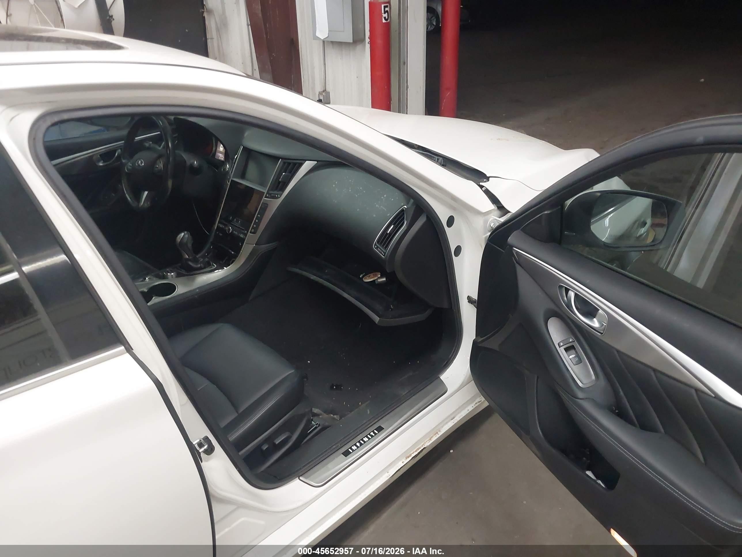 2015 Infiniti Q50 Premium White vin: JN1BV7AP7FM336697