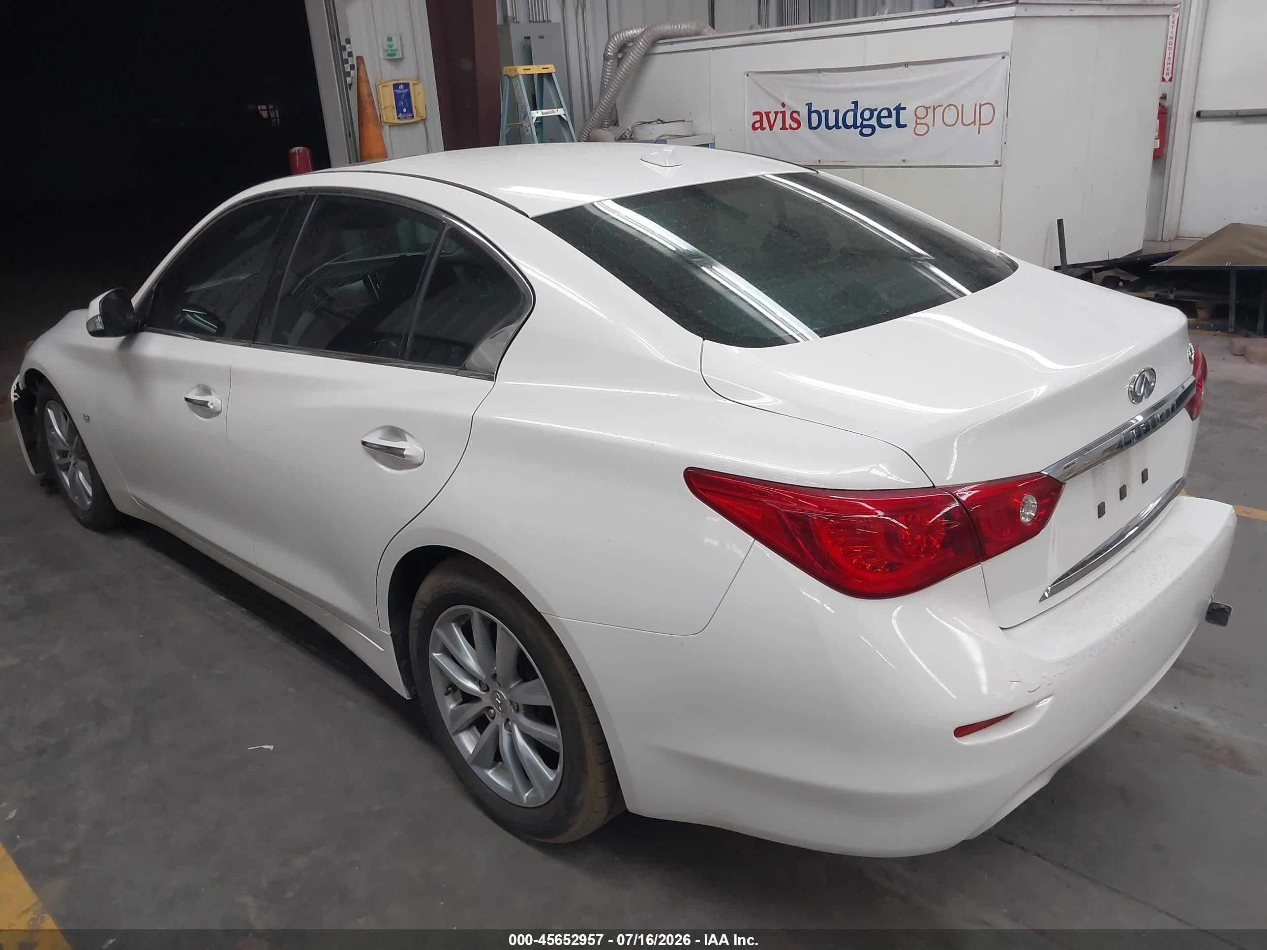 2015 Infiniti Q50 Premium White vin: JN1BV7AP7FM336697