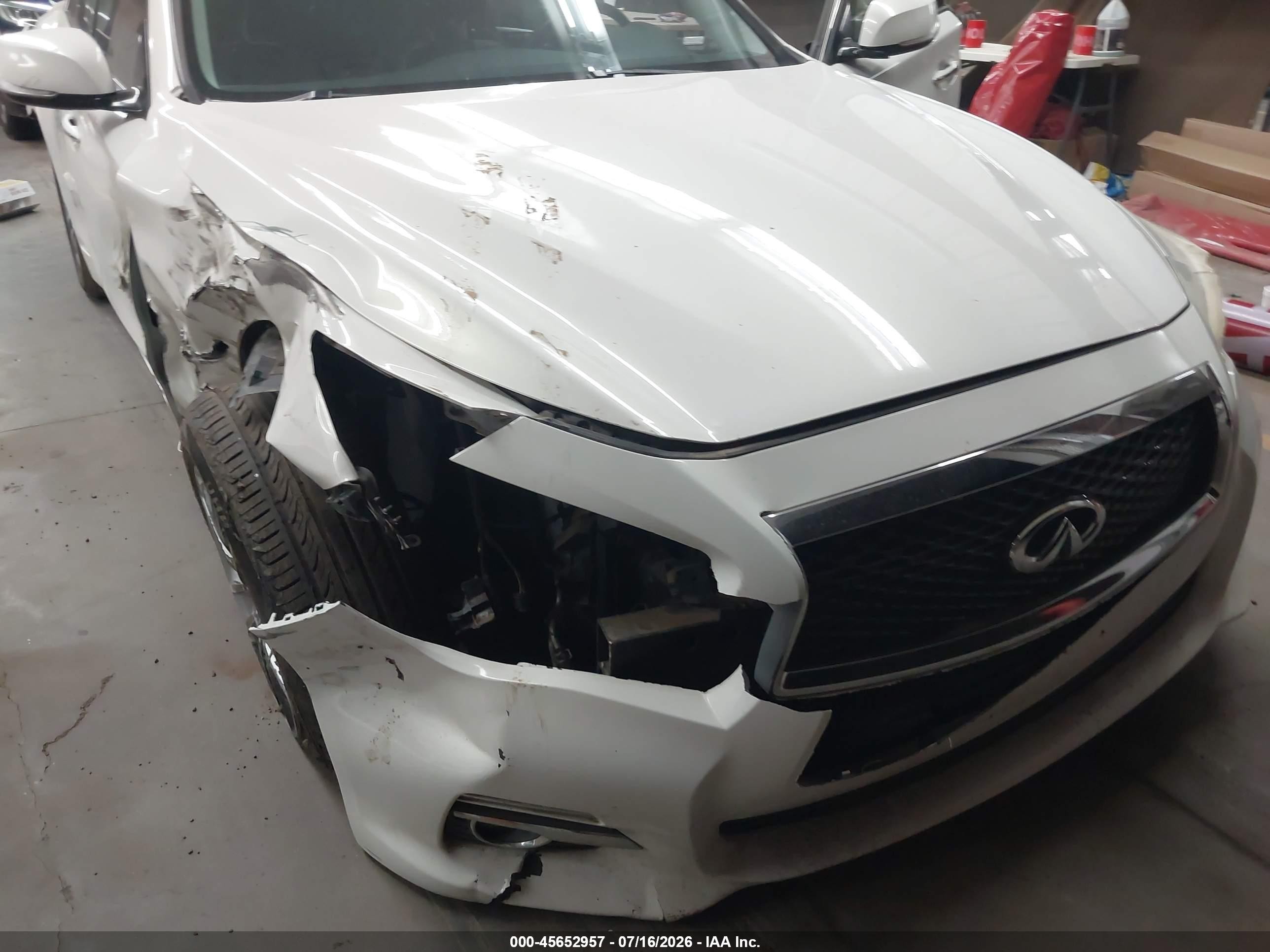 2015 Infiniti Q50 Premium White vin: JN1BV7AP7FM336697