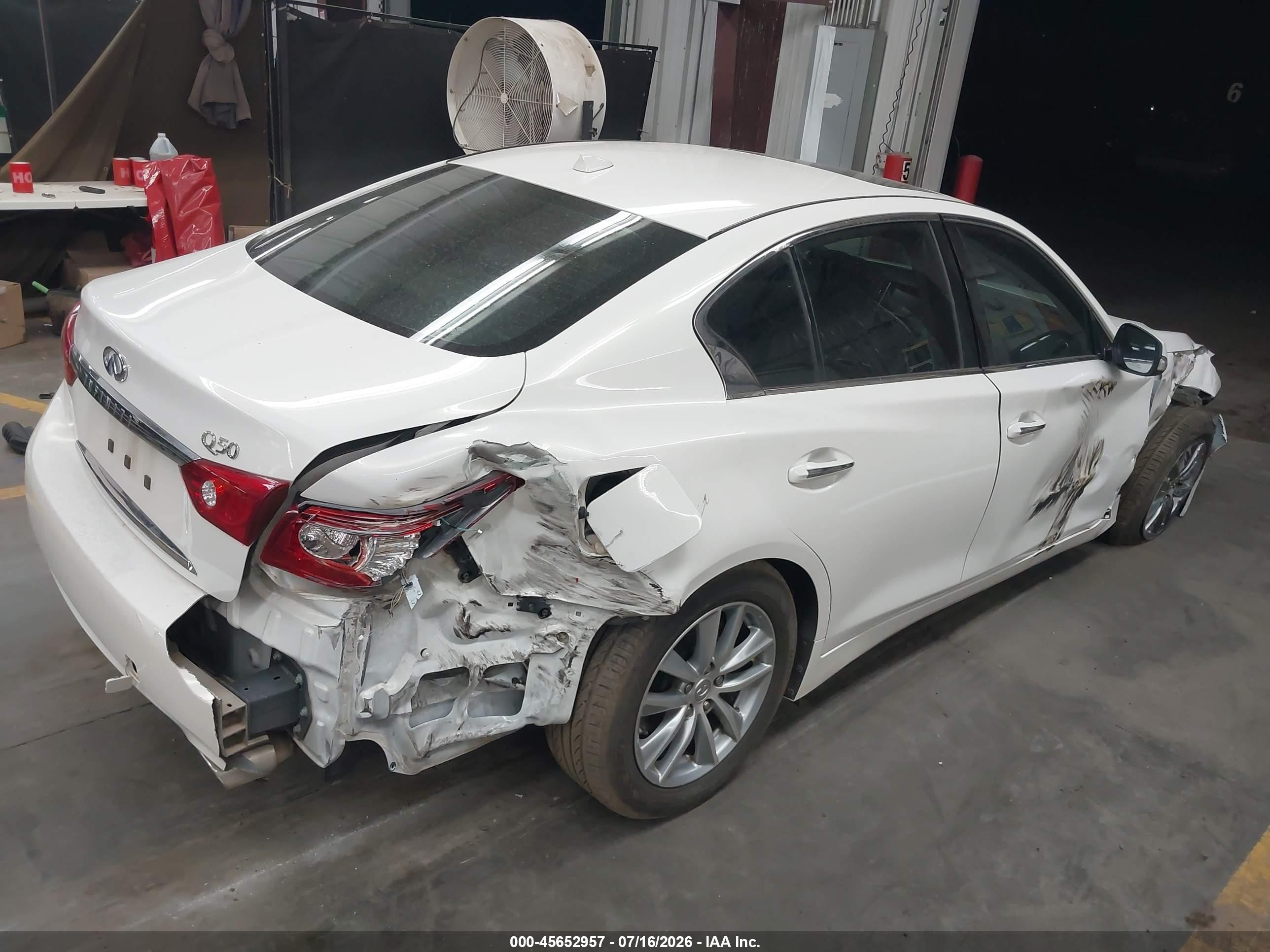 2015 Infiniti Q50 Premium White vin: JN1BV7AP7FM336697