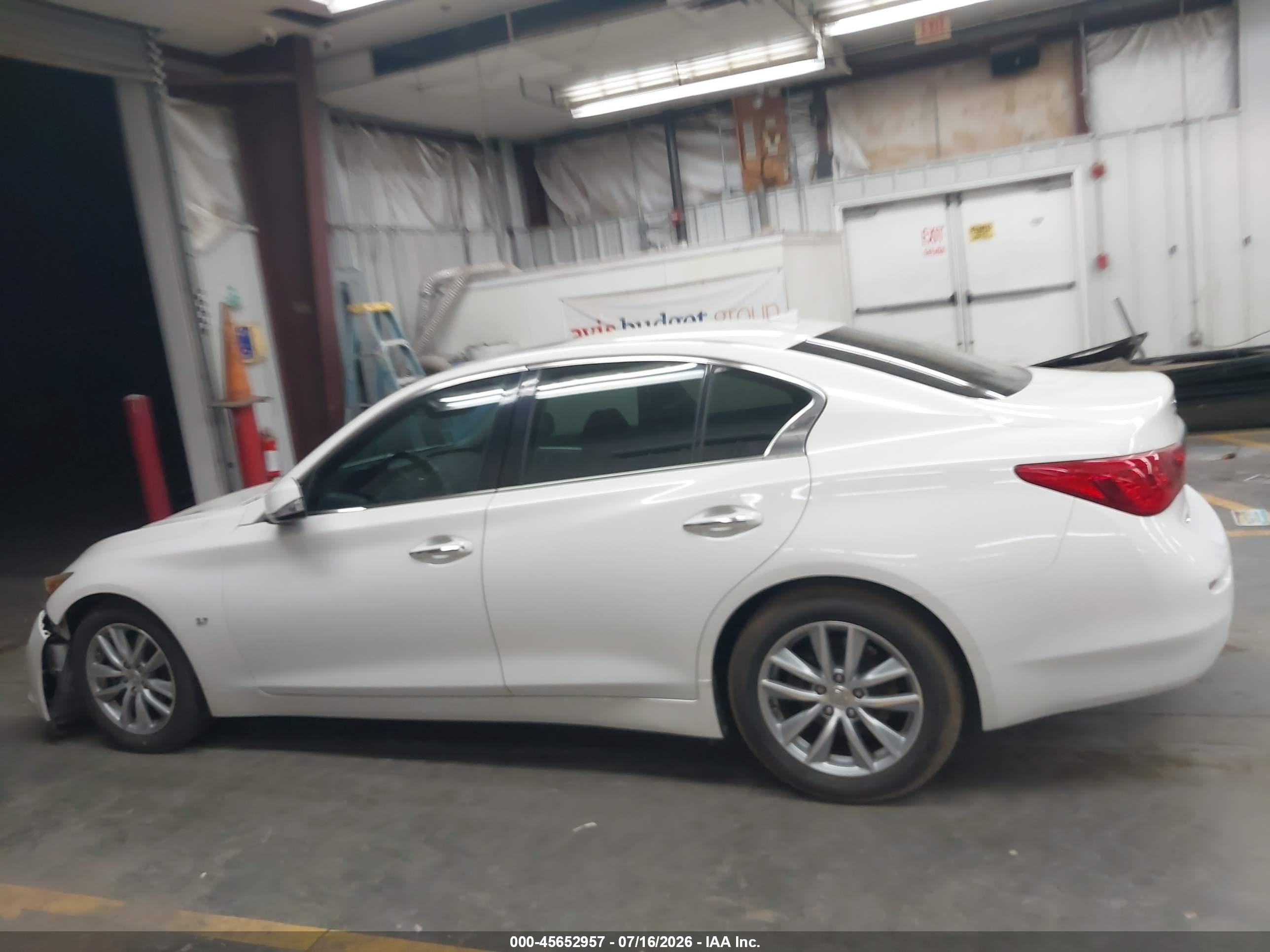 2015 Infiniti Q50 Premium White vin: JN1BV7AP7FM336697