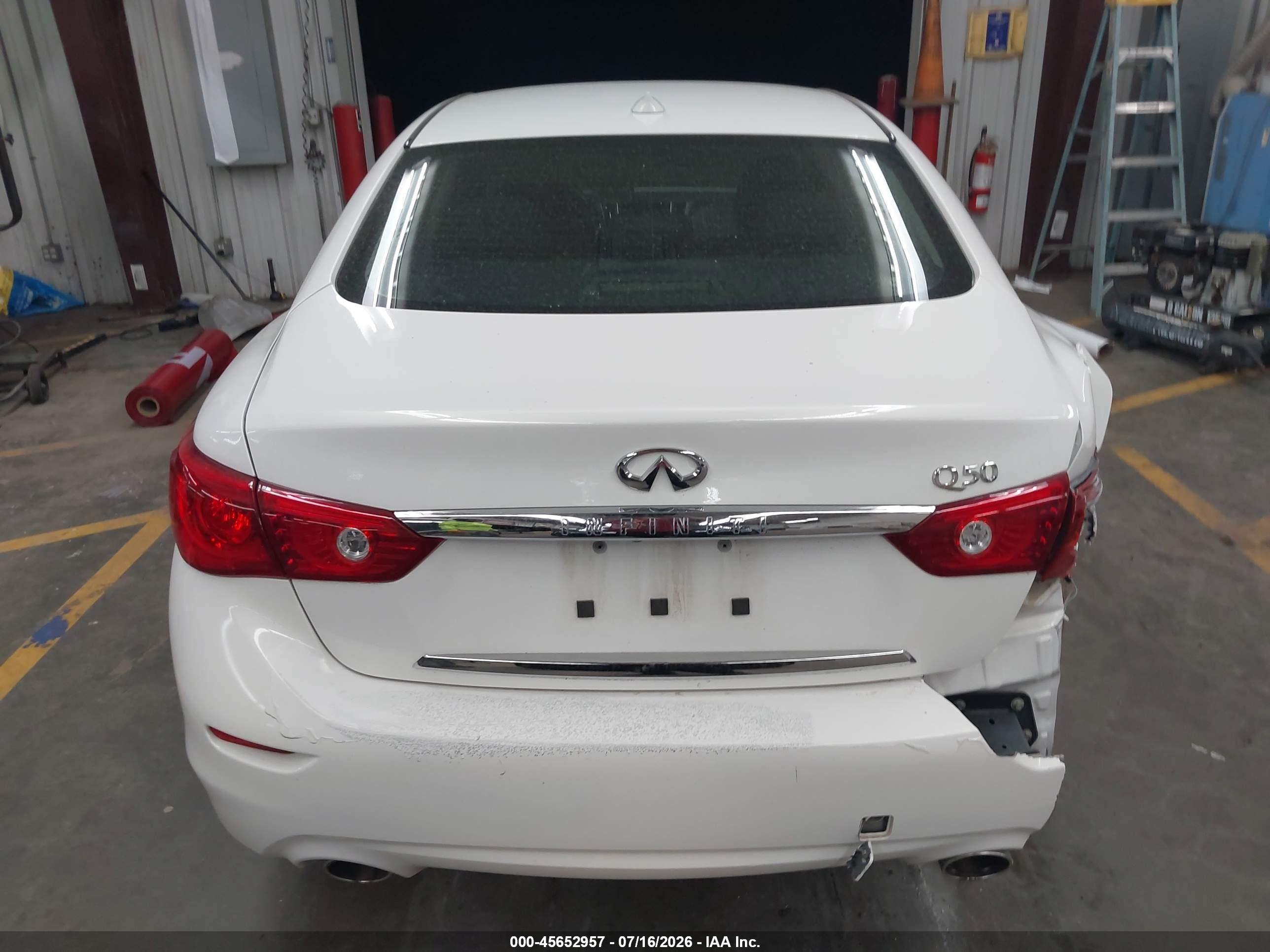2015 Infiniti Q50 Premium White vin: JN1BV7AP7FM336697
