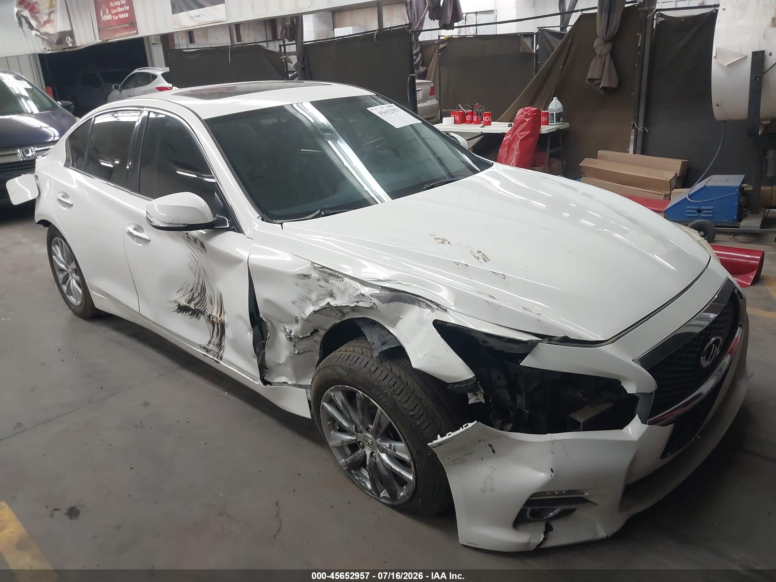 2015 Infiniti Q50 Premium White vin: JN1BV7AP7FM336697