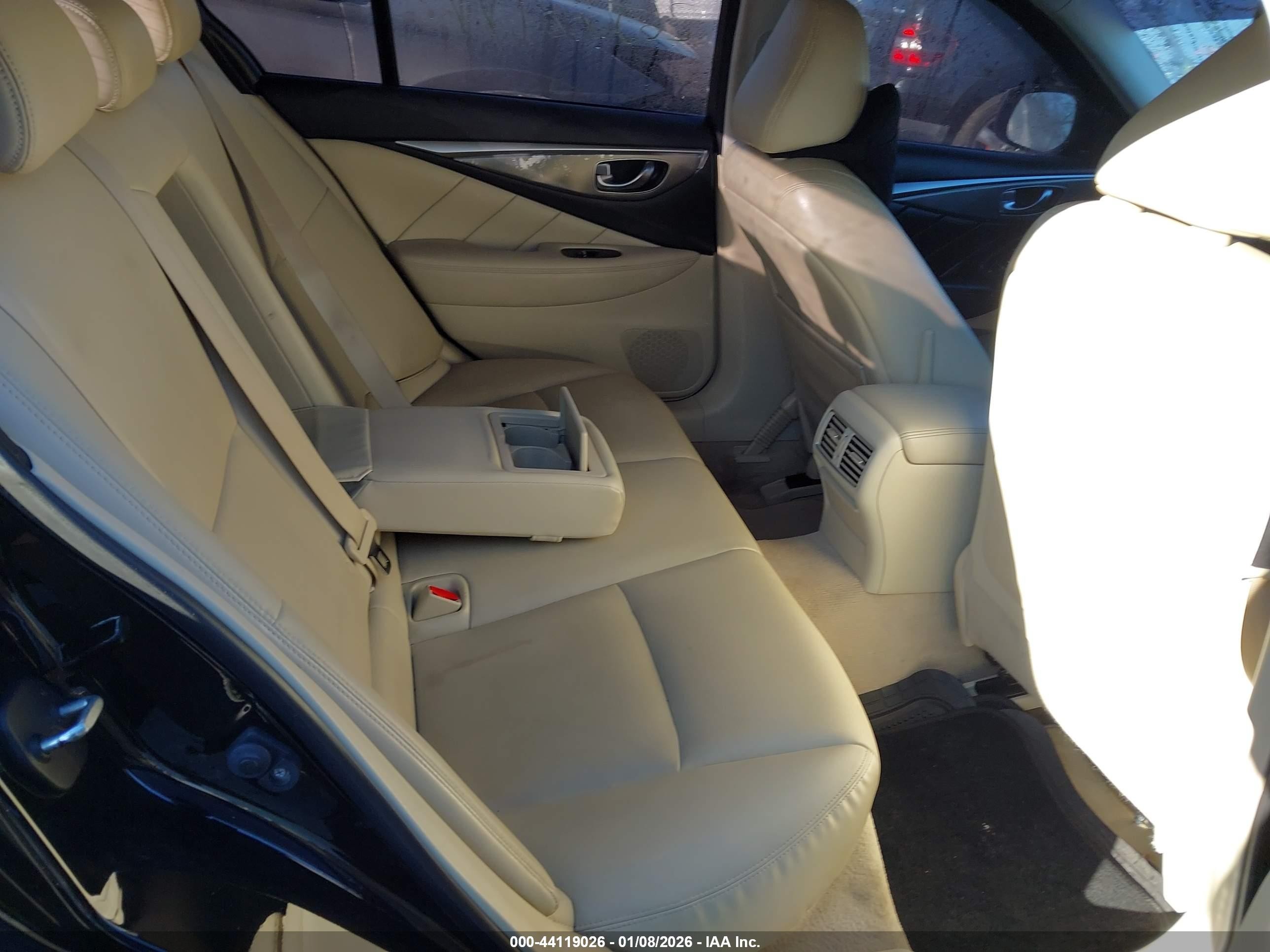 2015 Infiniti Q50 Premium Black vin: JN1BV7AP7FM345237