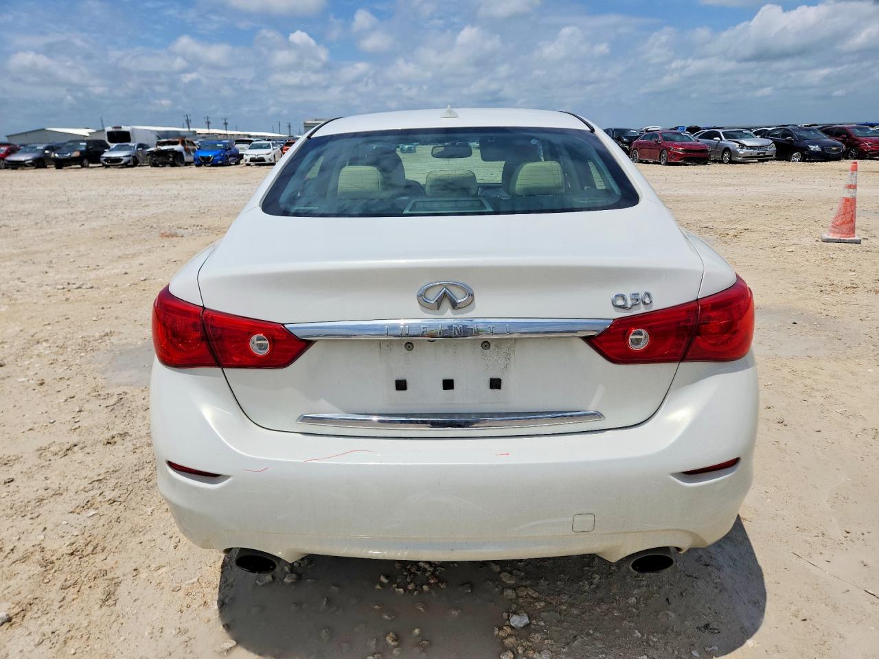 2015 Infiniti Q50 Premium White vin: JN1BV7AP7FM345576