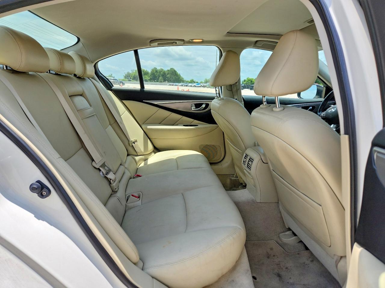 2015 Infiniti Q50 Premium White vin: JN1BV7AP7FM345576