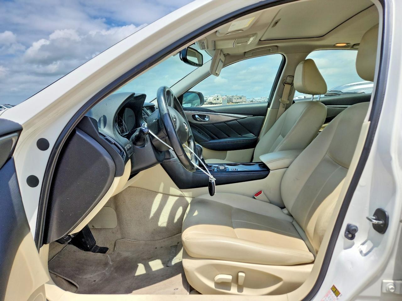 2015 Infiniti Q50 Premium White vin: JN1BV7AP7FM345576