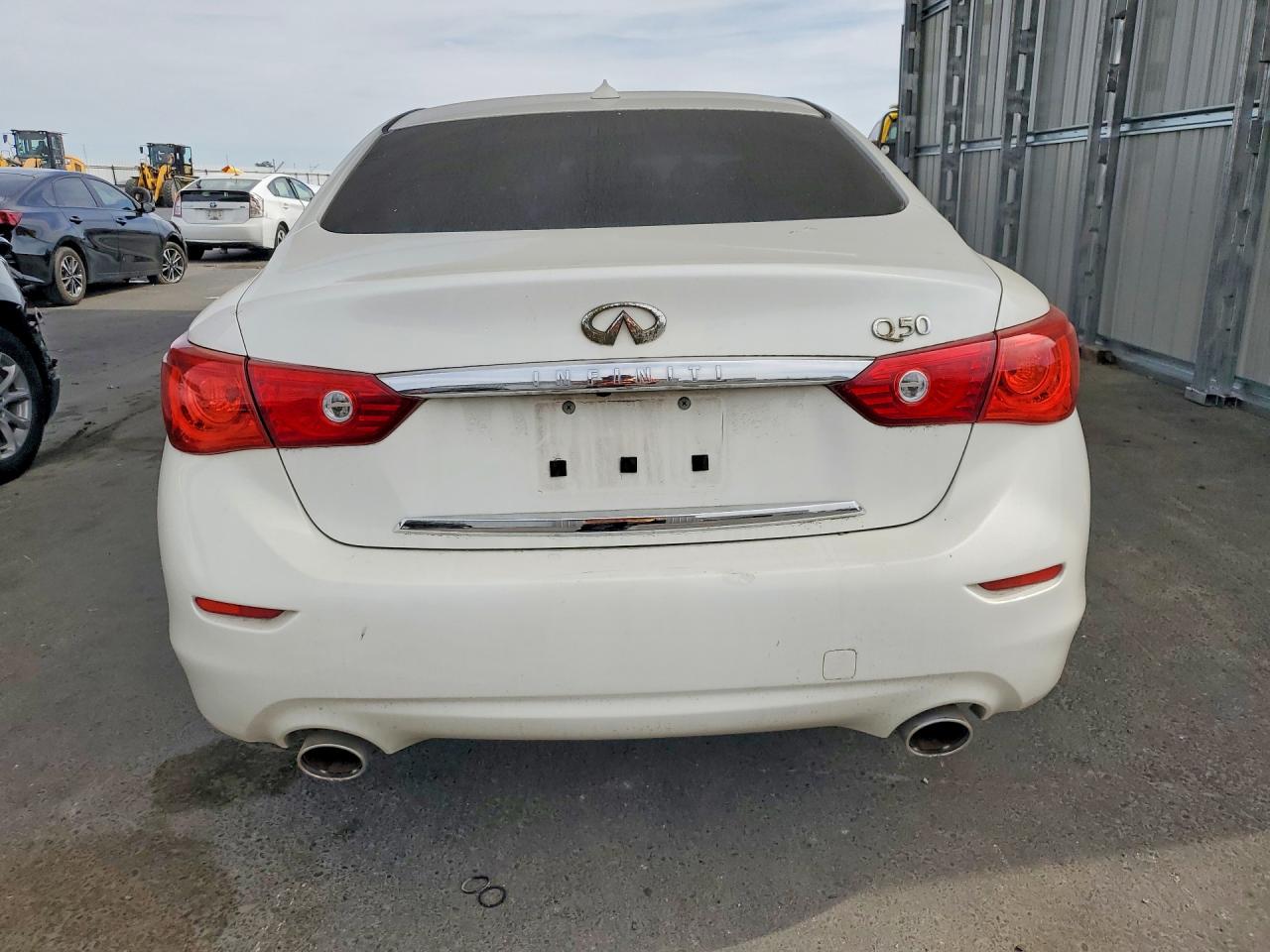 2015 Infiniti Q50 Base White vin: JN1BV7AP7FM352205