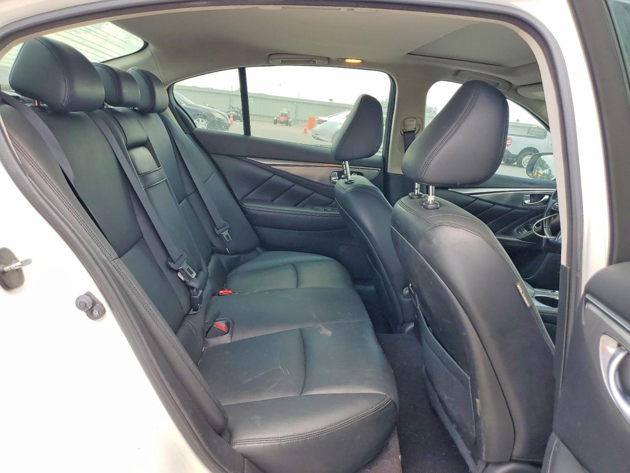 2015 Infiniti Q50 Premium White vin: JN1BV7AP7FM358098