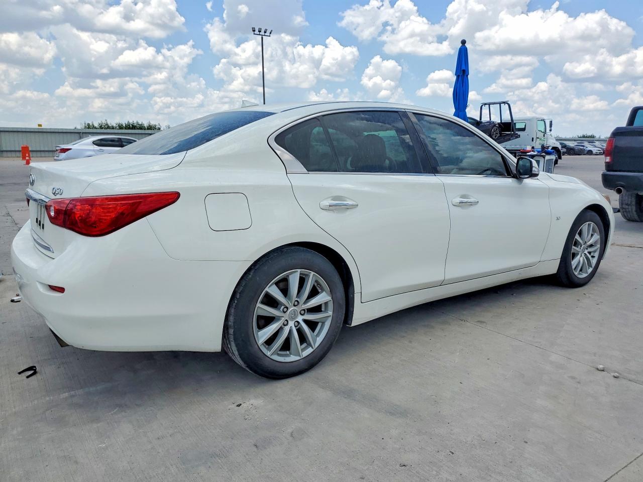 2015 Infiniti Q50 Premium White vin: JN1BV7AP7FM358098