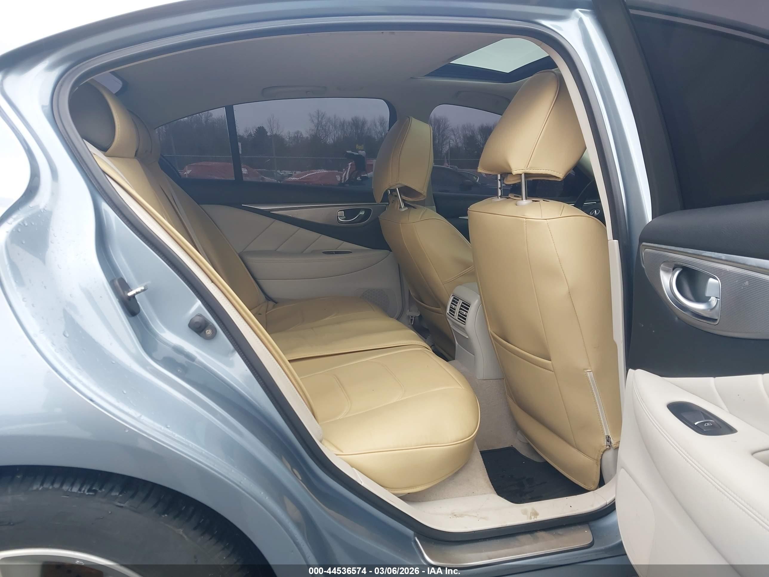 2014 Infiniti Q50 Premium Blue vin: JN1BV7AP8EM674558