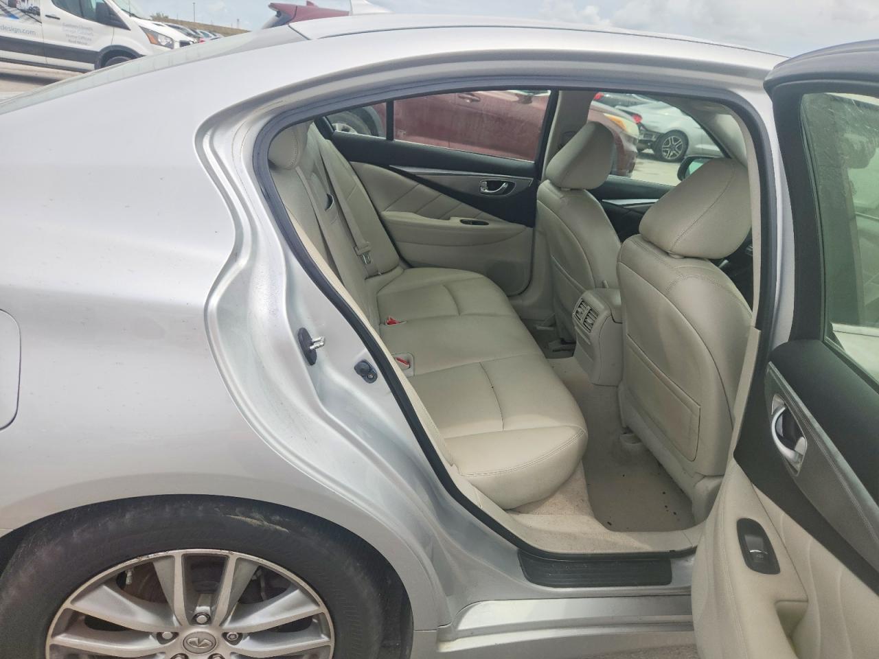 2014 Infiniti Q50 Premium Silver vin: JN1BV7AP8EM680179