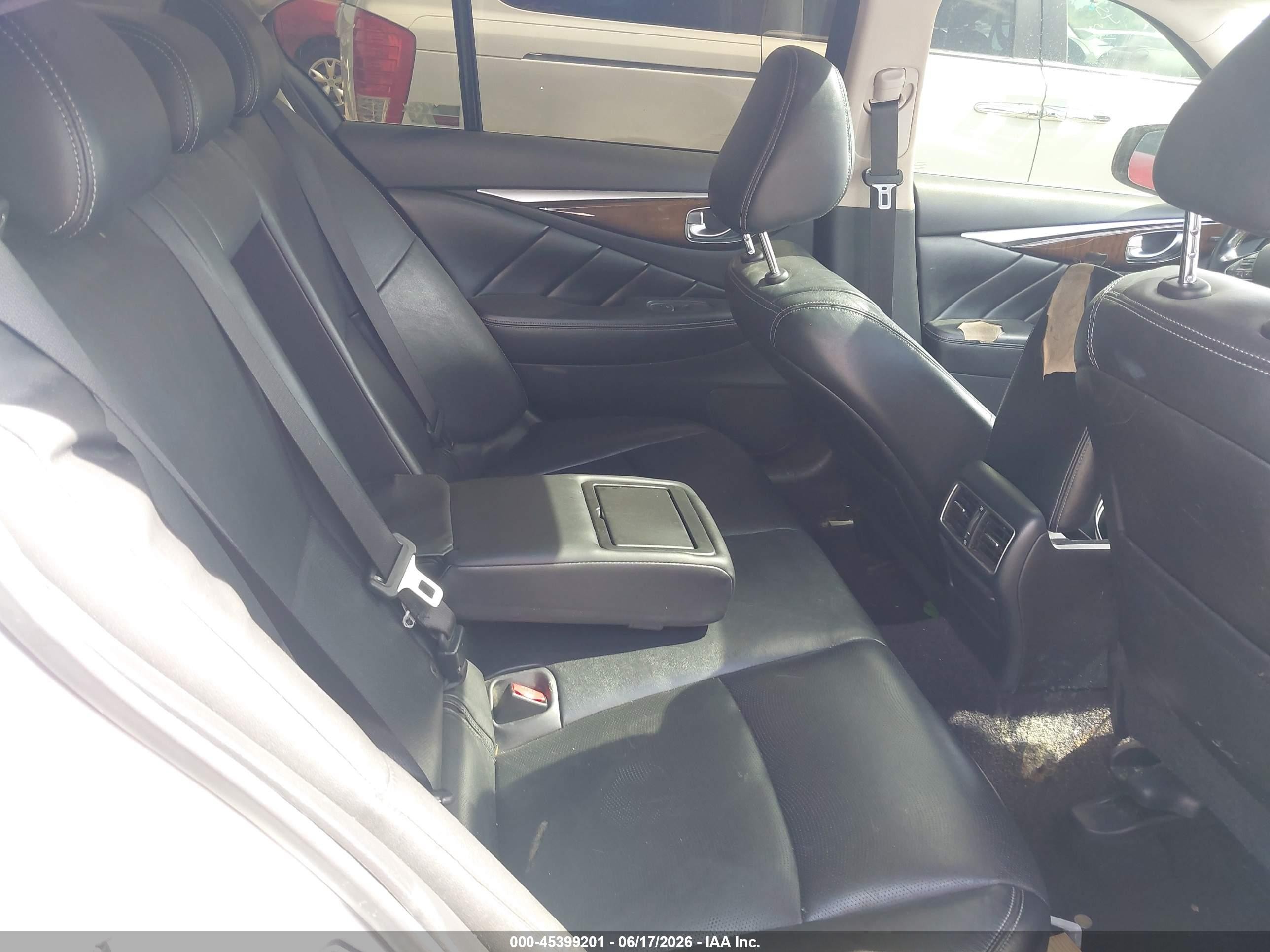 2014 Infiniti Q50 Premium Silver vin: JN1BV7AP8EM680716