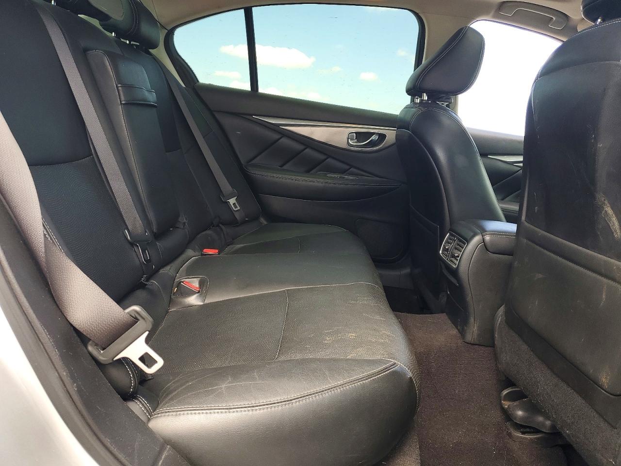 2014 Infiniti Q50 Premium Серебряный vin: JN1BV7AP8EM692011