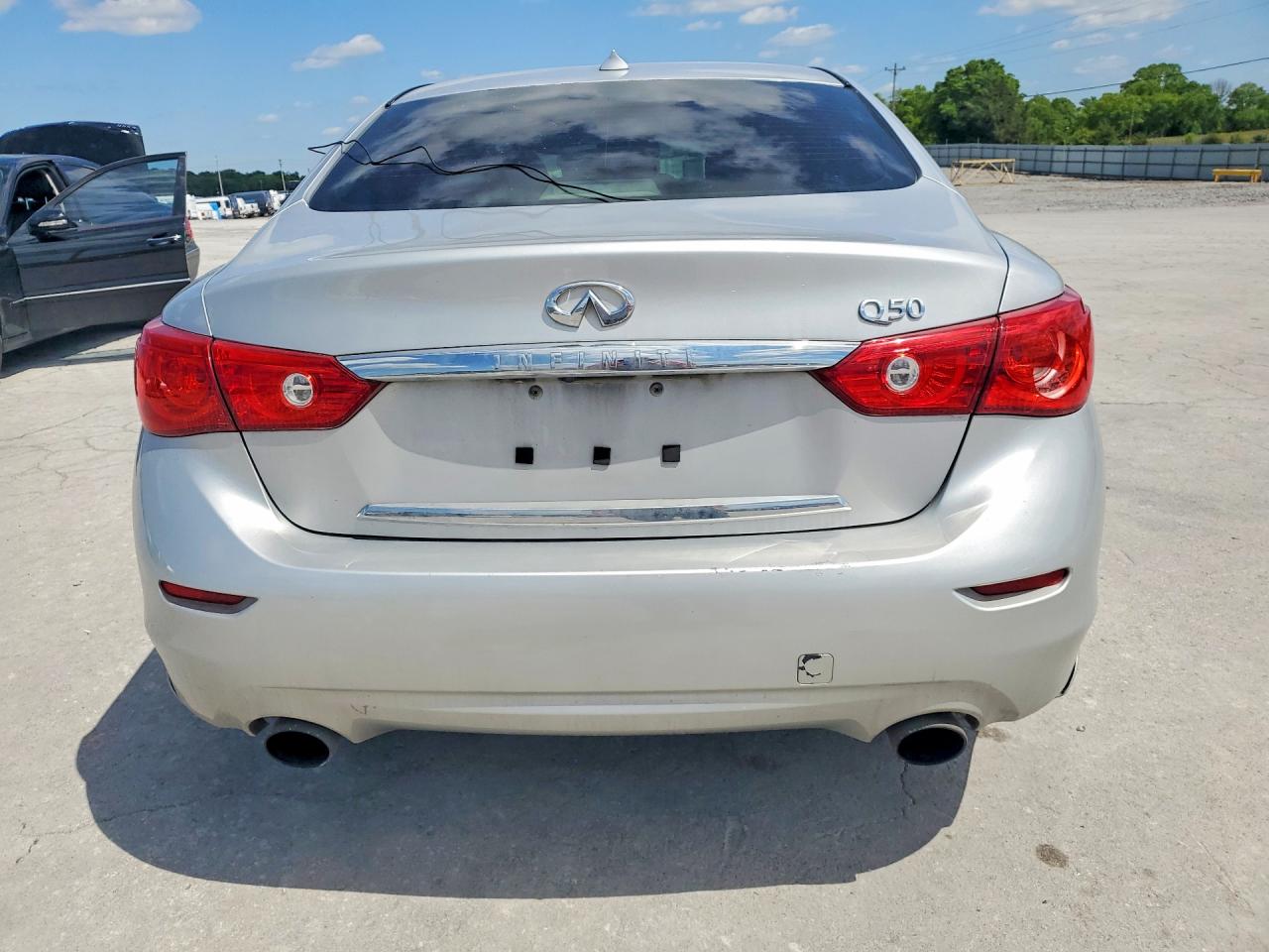 2014 Infiniti Q50 Premium Серебряный vin: JN1BV7AP8EM692011