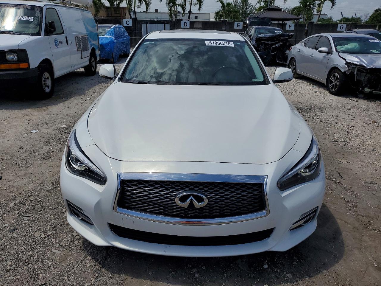 2015 Infiniti Q50 Premium White vin: JN1BV7AP8FM330553