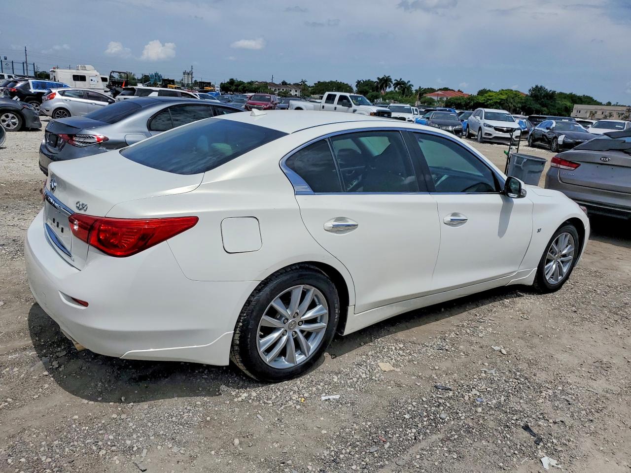 2015 Infiniti Q50 Premium White vin: JN1BV7AP8FM330553