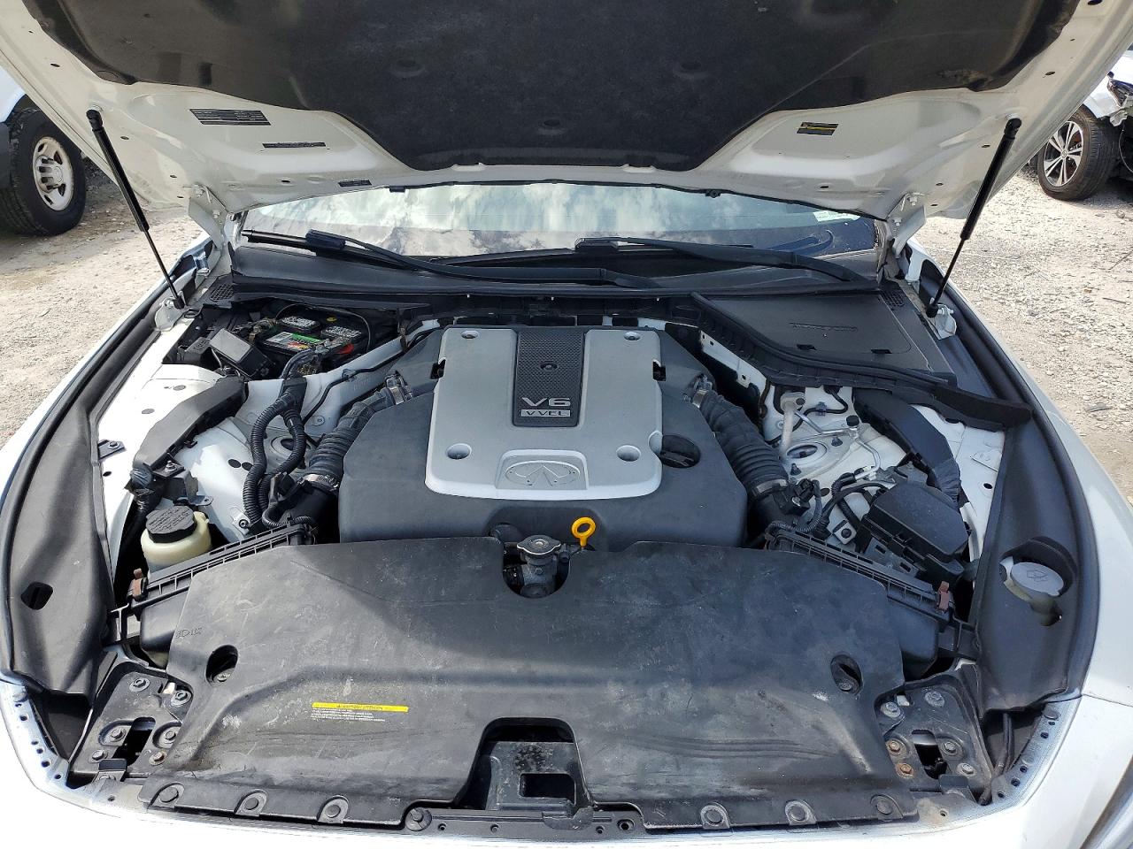 2015 Infiniti Q50 Premium White vin: JN1BV7AP8FM330553