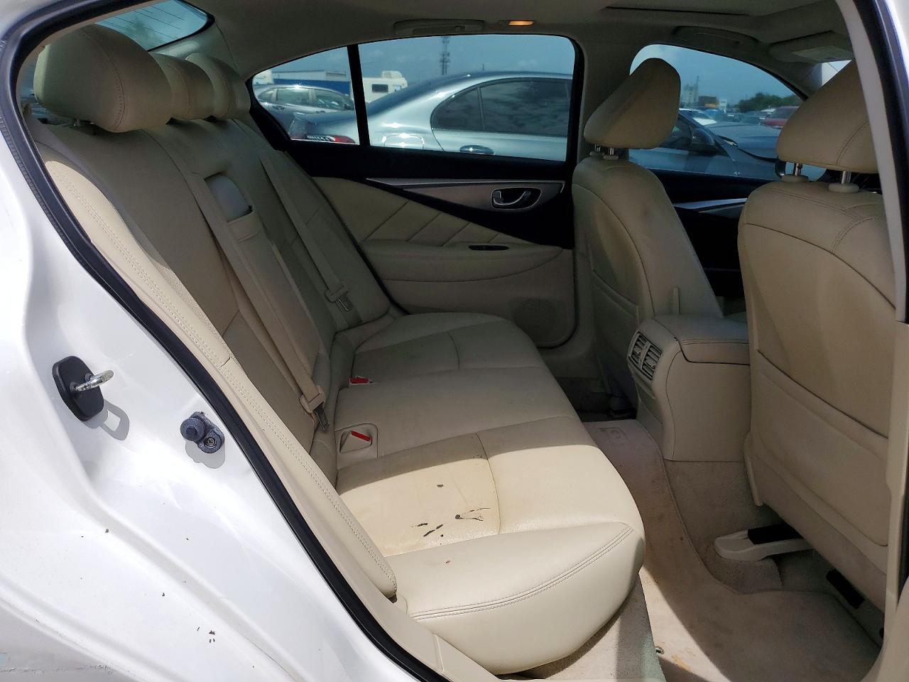 2015 Infiniti Q50 Premium White vin: JN1BV7AP8FM330553