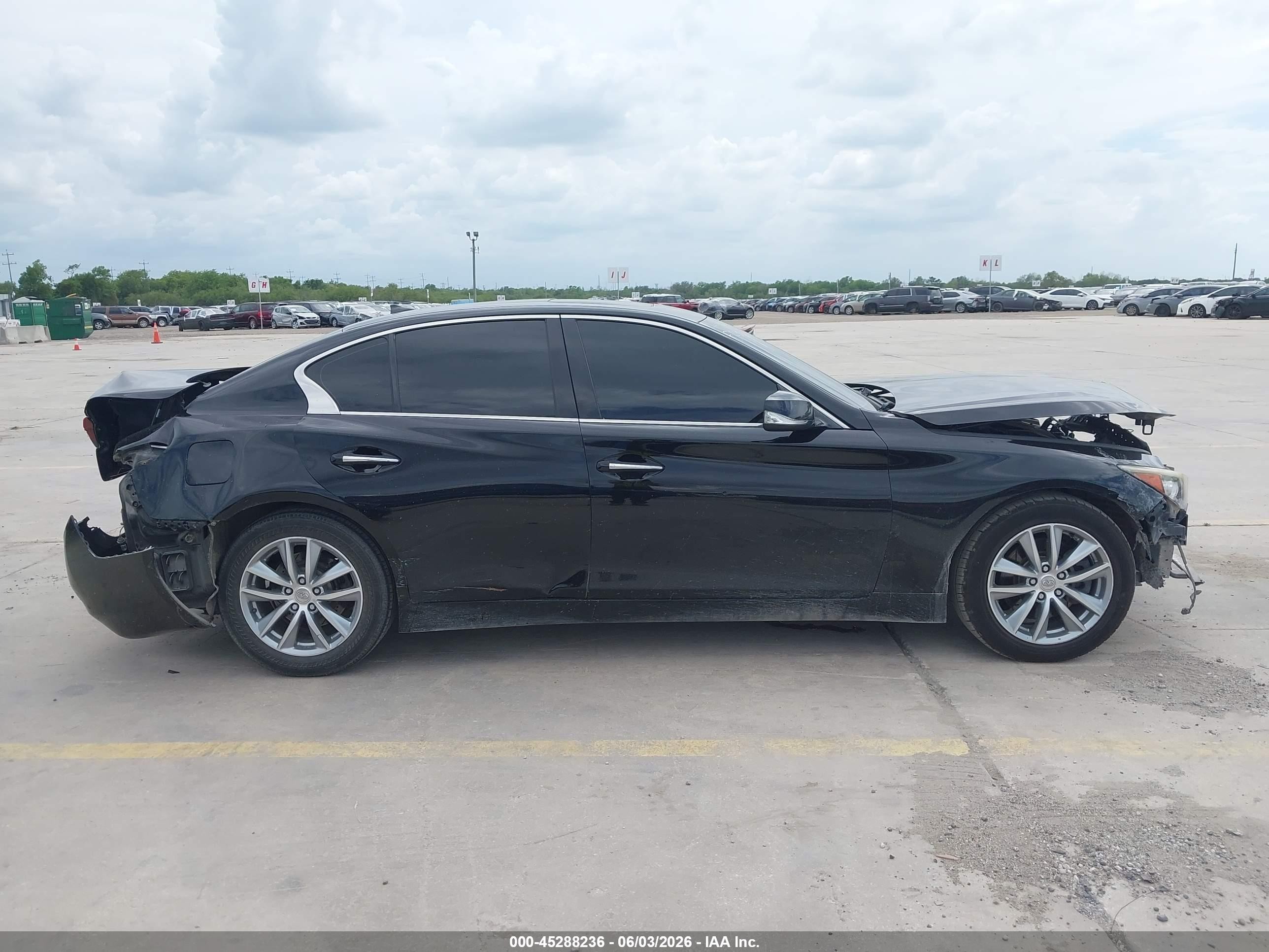 2015 Infiniti Q50 Premium Черный vin: JN1BV7AP8FM336742